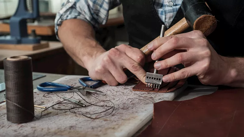 Leather craftsman Florence, Italy