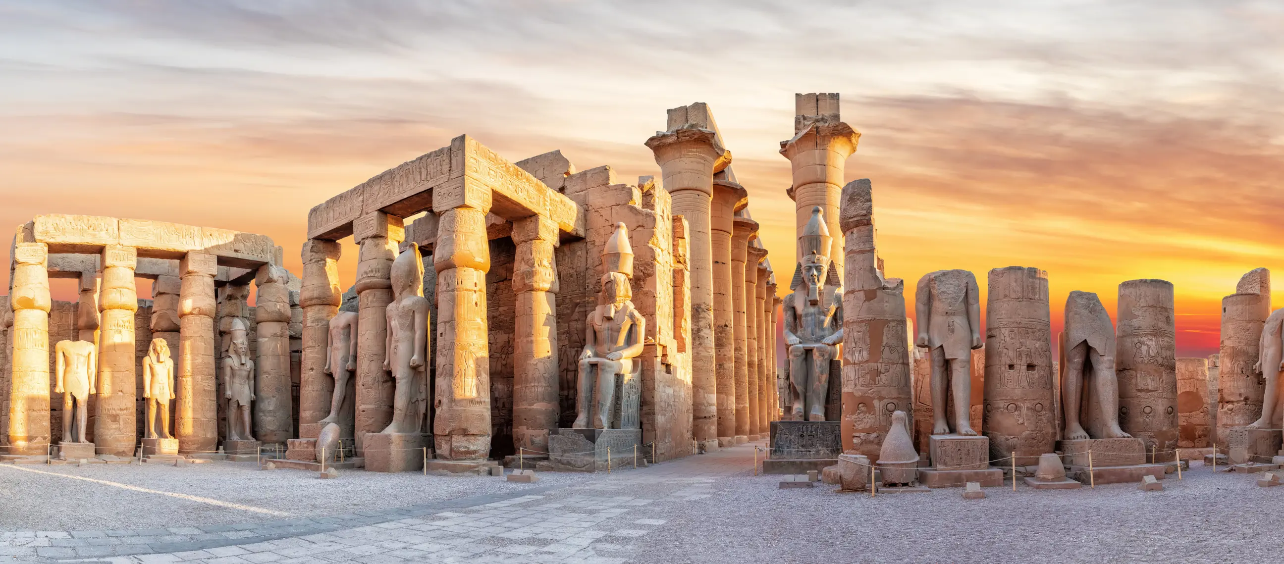 day-hero-main-statues-views-luxor-egypt.webp