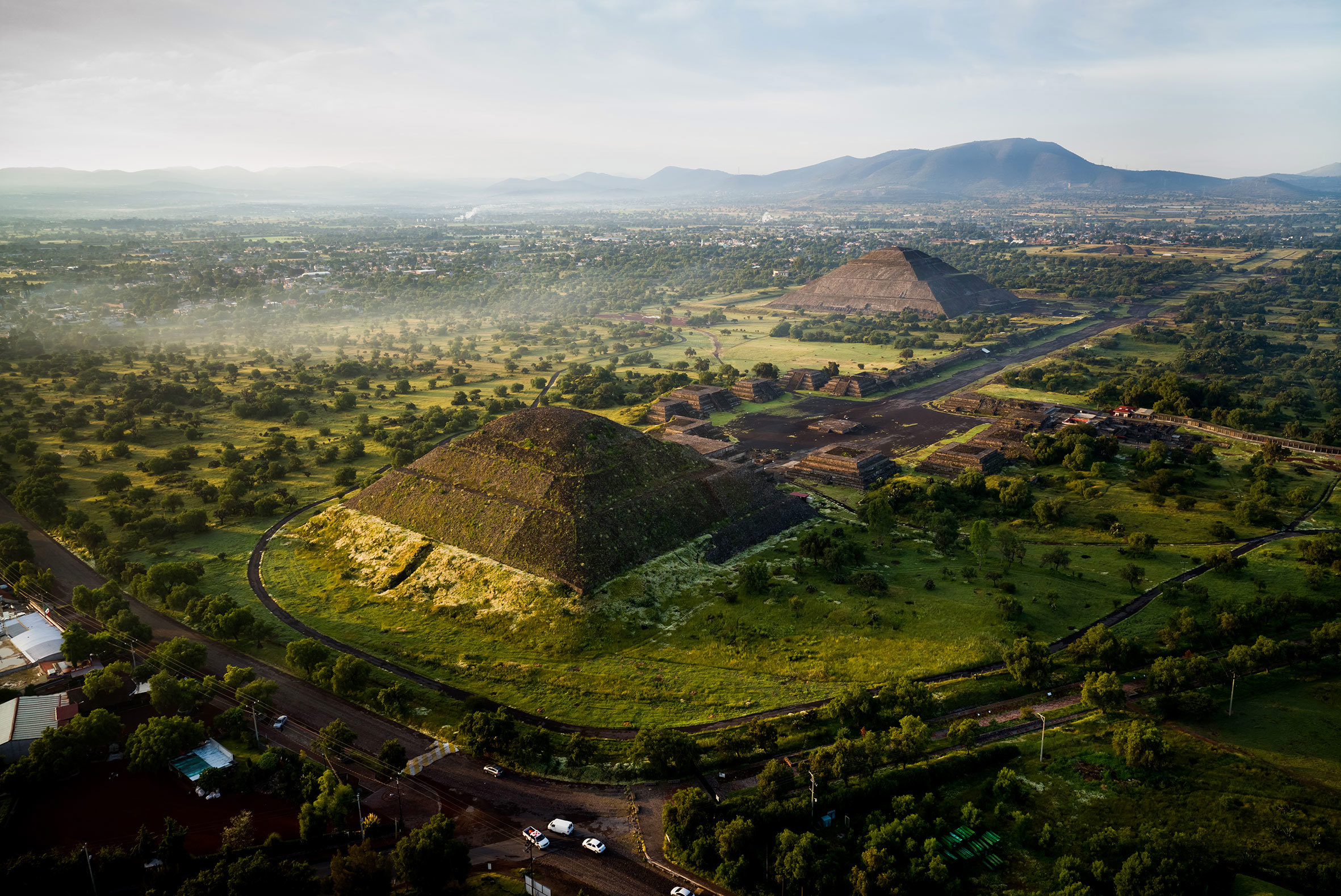 solar-lunar-pyramids-teotihuacan-mexico.jpg