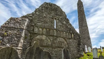 walking-tour-pub-visit-waterford-ireland.jpg