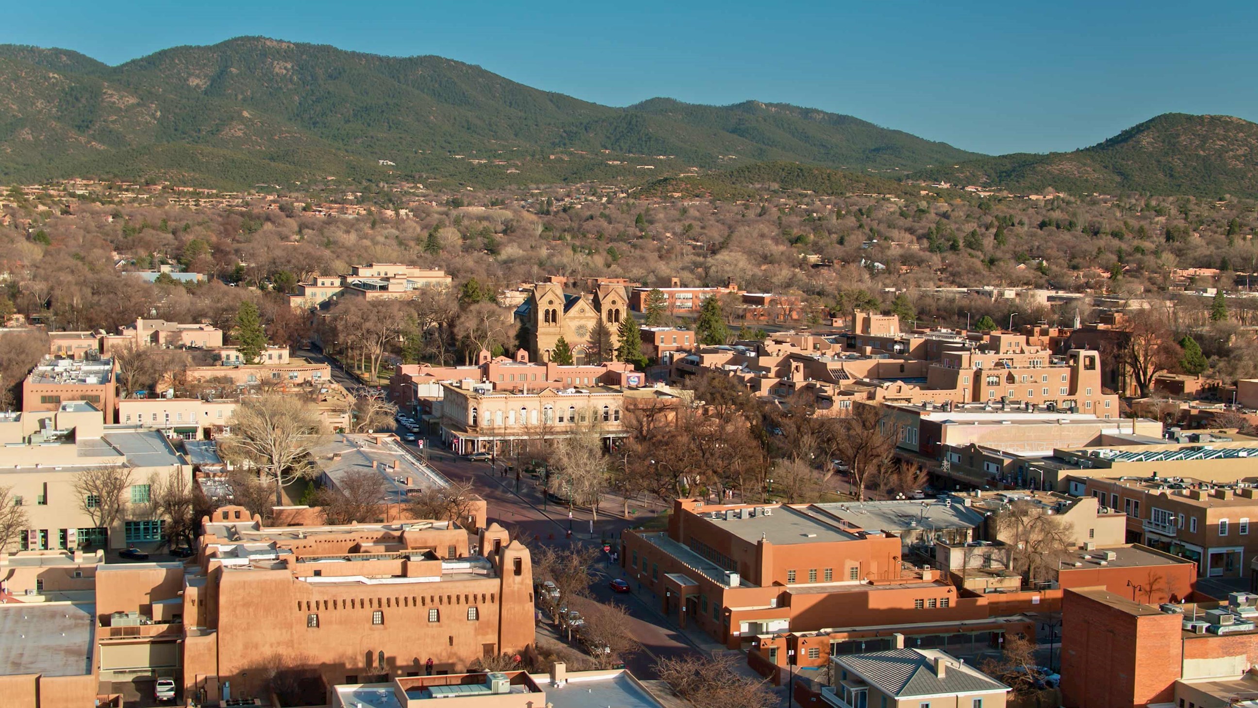 downtown-santa-fe-new-mexico-usa.jpg