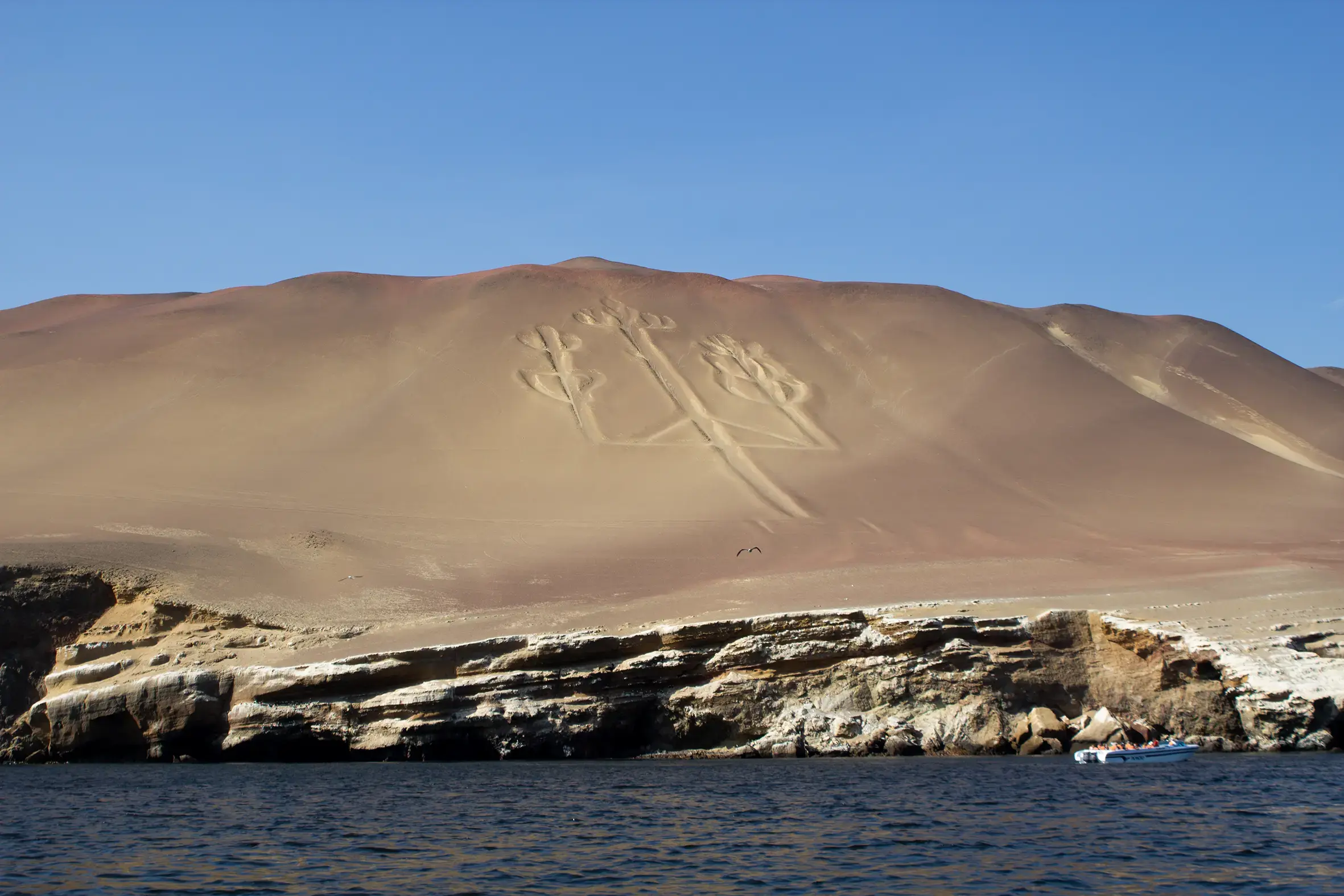 paracas-candelabra-pisco-bay-peru-gettyimages-1157239128.webp