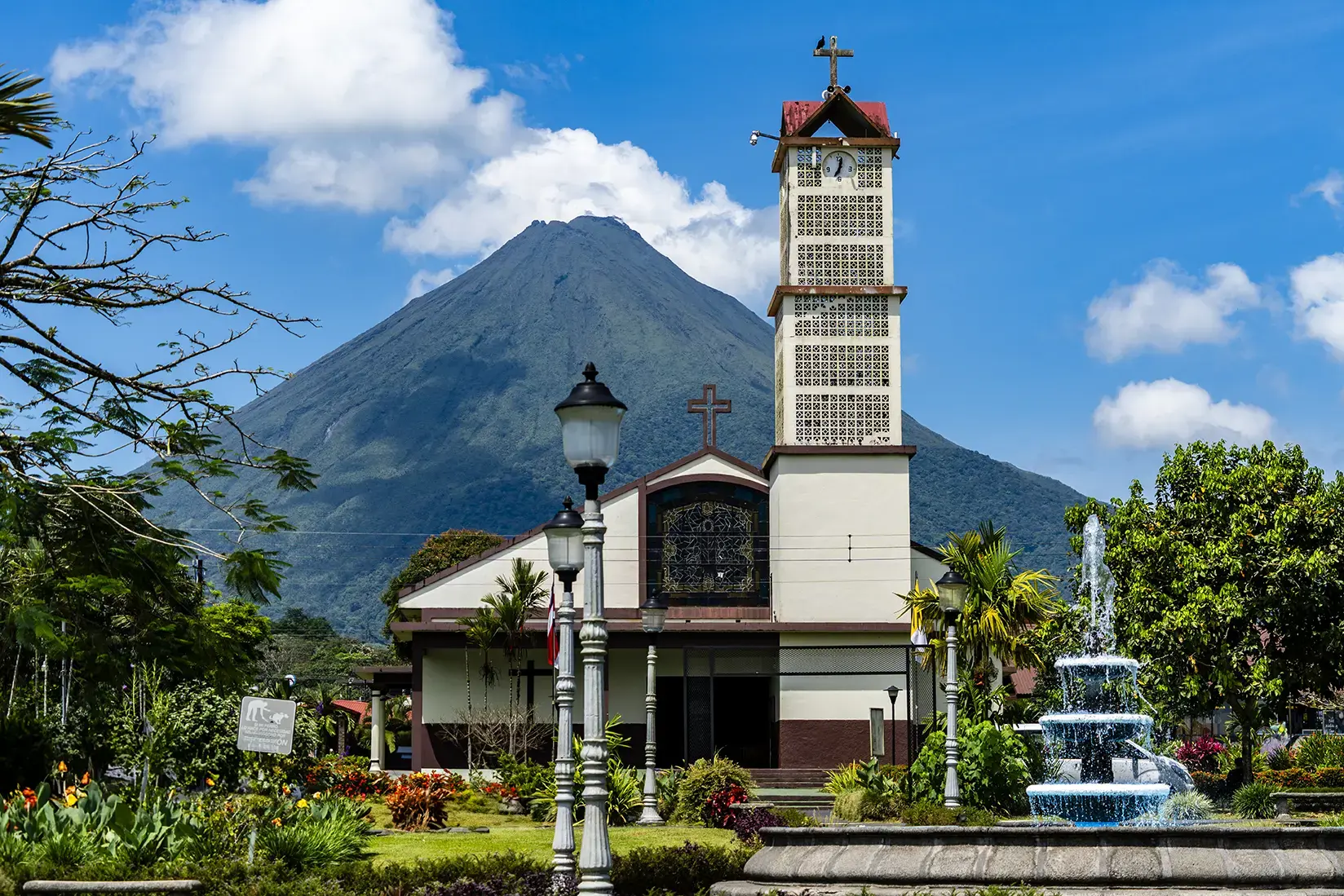 la-fortuna-costa-rica-gettyimages-2227027464.webp
