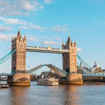 admire-london-as-you-cruise-along-the-river-thames-england.jpg