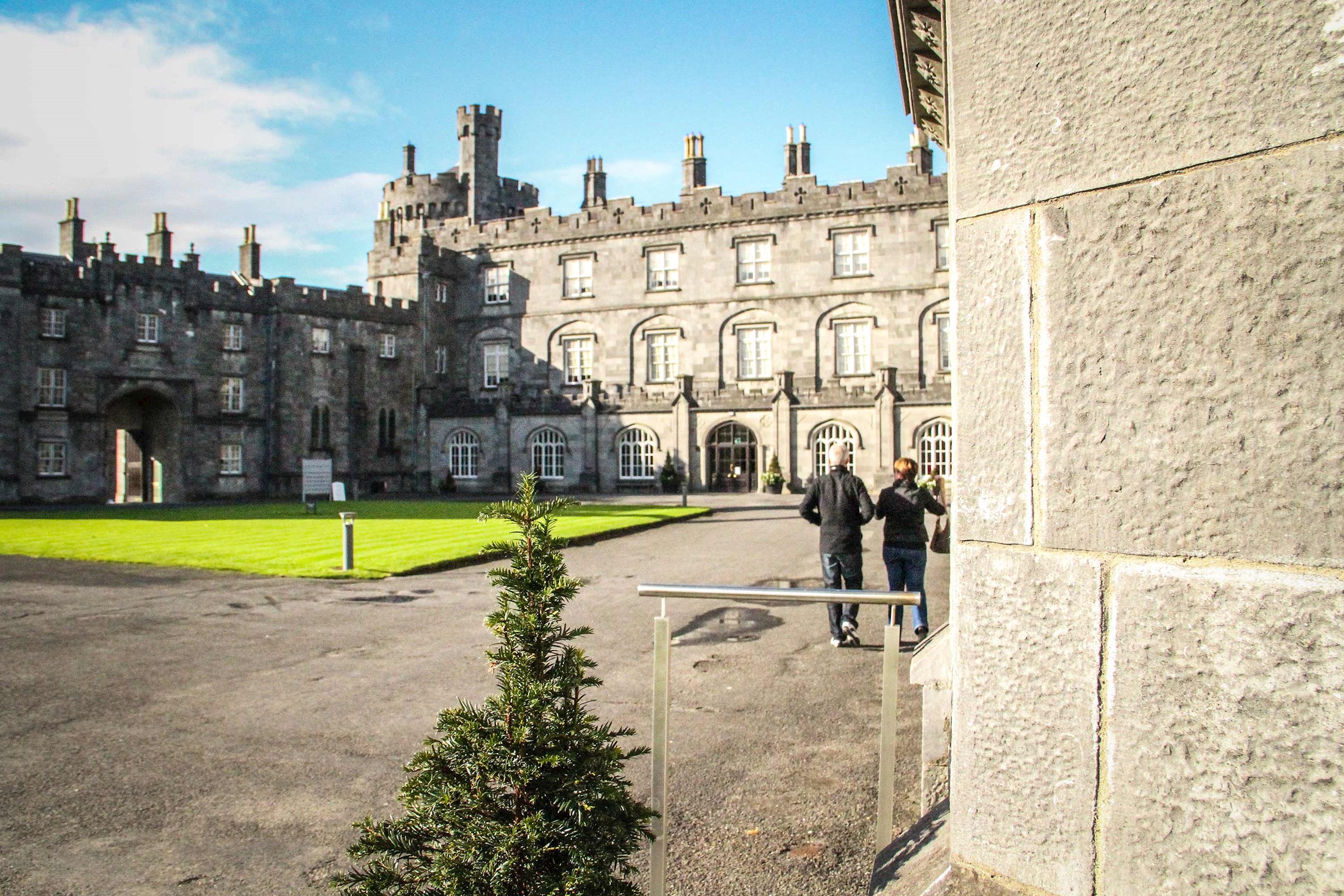 kilkenny-castle-kilkenny-ireland.jpg