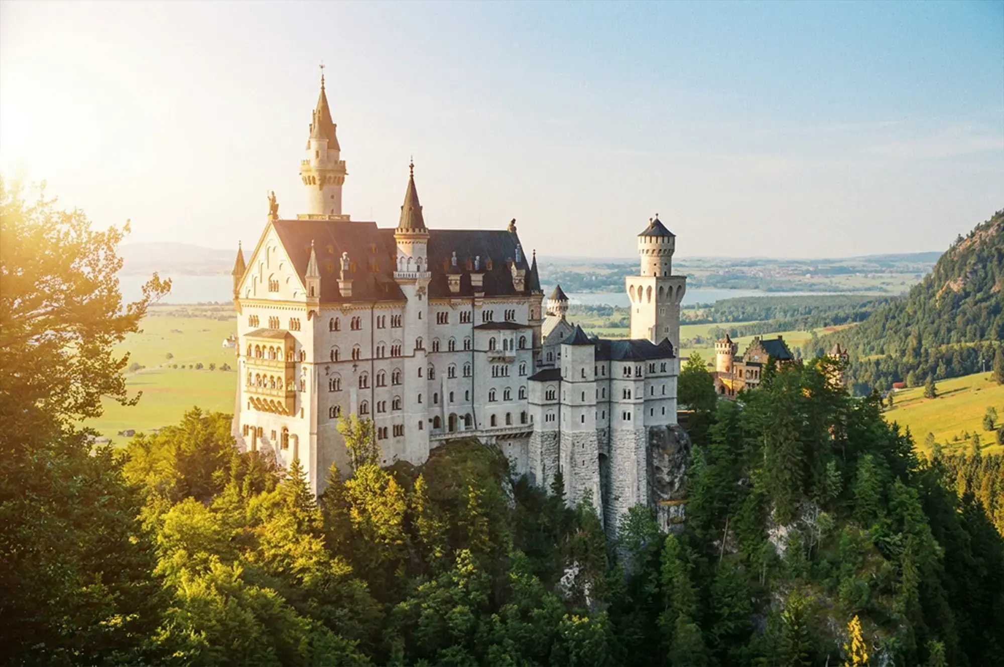 day-hero-famous-neuschwanstein-castle-fussen-germany.webp