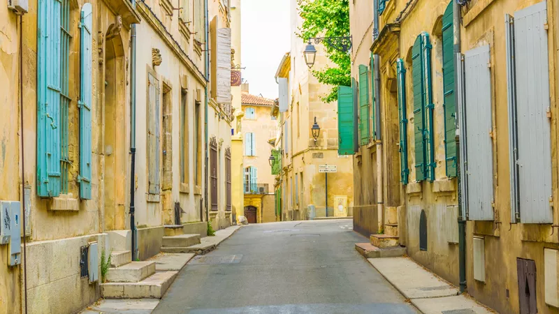 street-center-arles-france.jpg