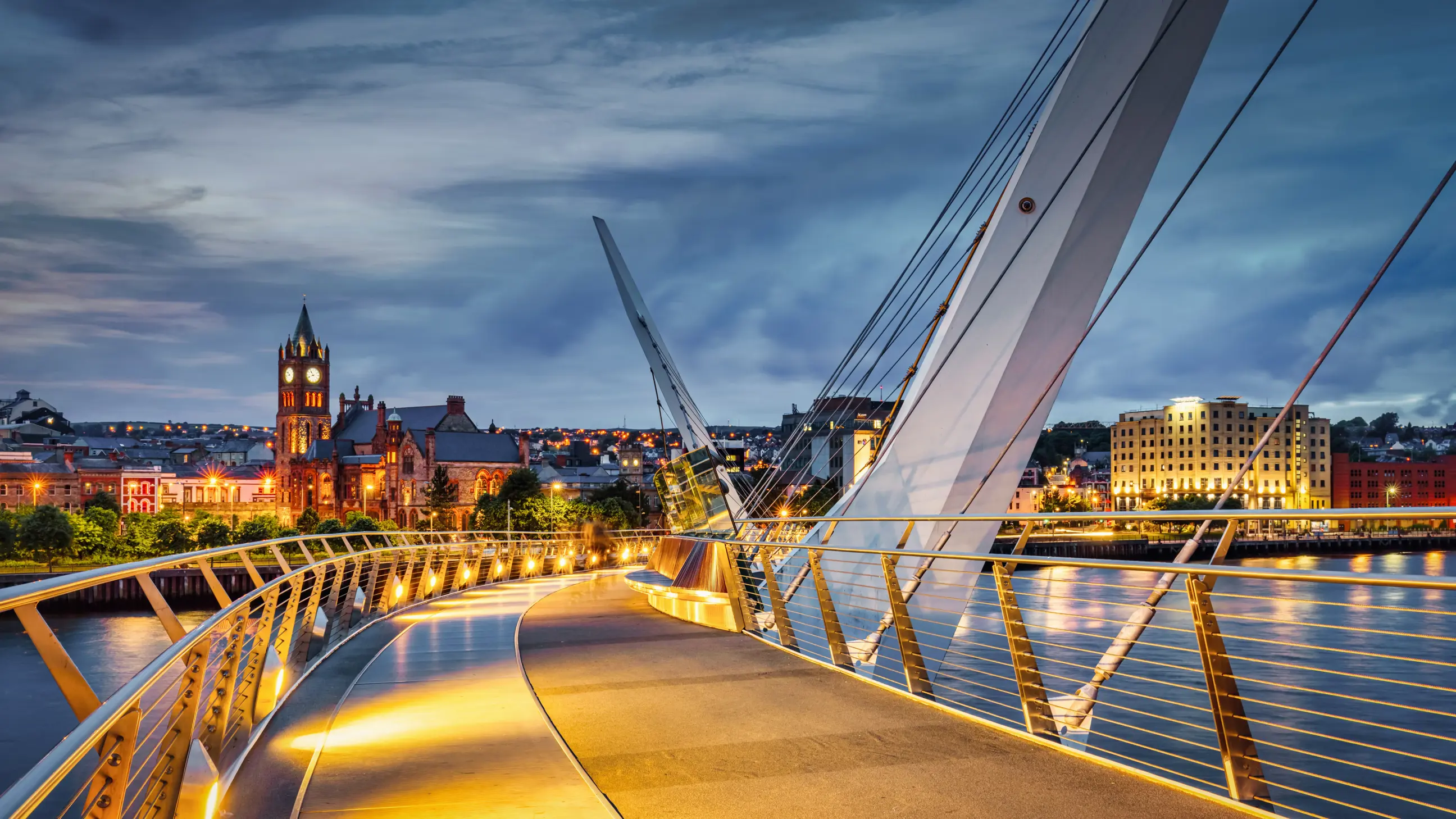 day-hero-peace-bridge-londonderry-ireland-1310691734.webp