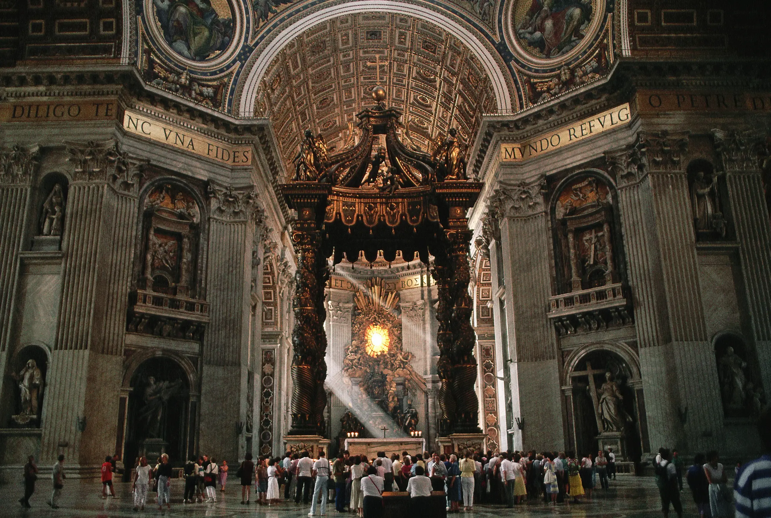 day-hero-berninis-baldachin-rome-italy.webp