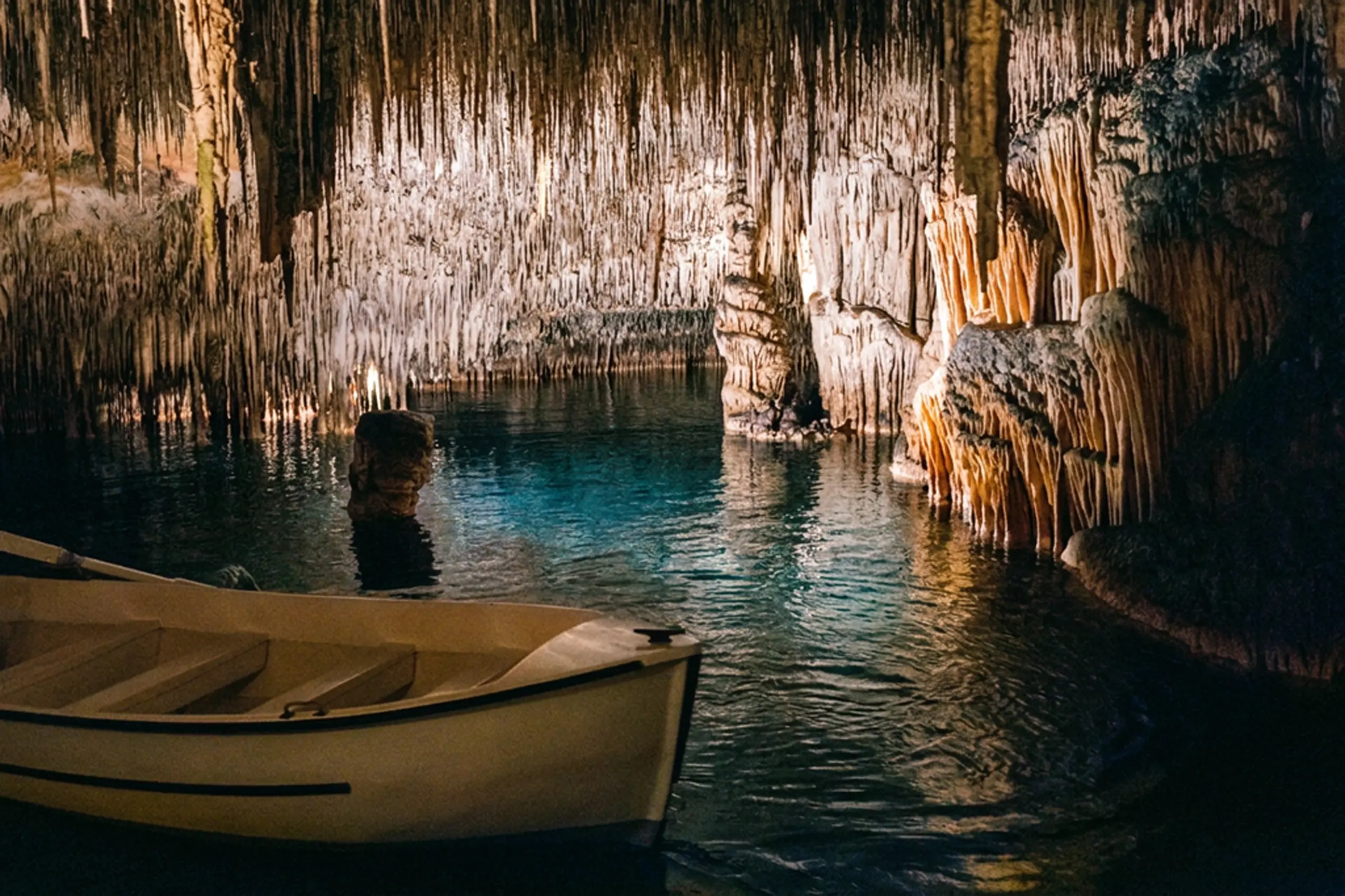 day-hero-stalactites-stalagmites-cave-postojna-slovenia-1000367034.webp