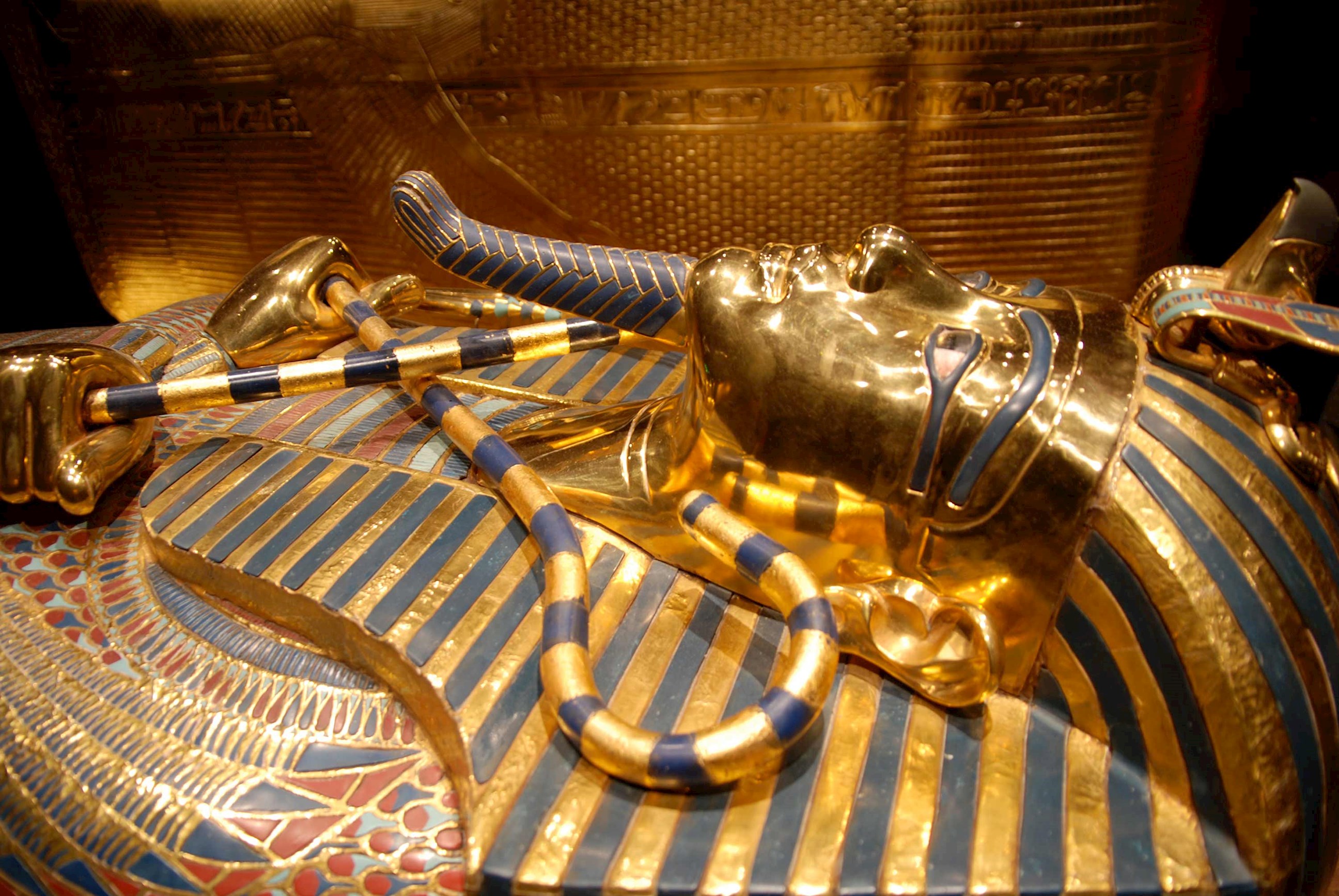 tutankhamun-mask-museum-cairo-egypt.jpg