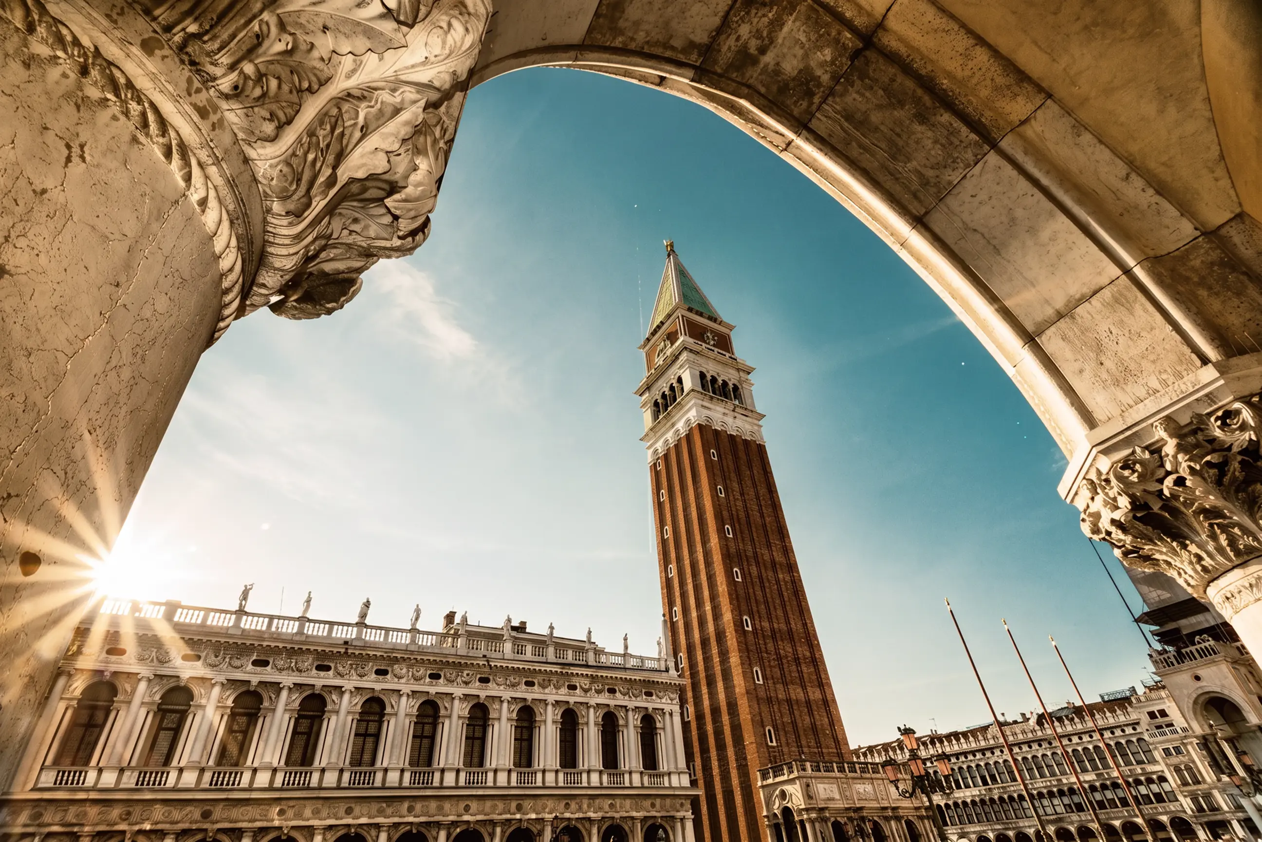 day-hero-piazza-de-san-marco-venice-italy.webp