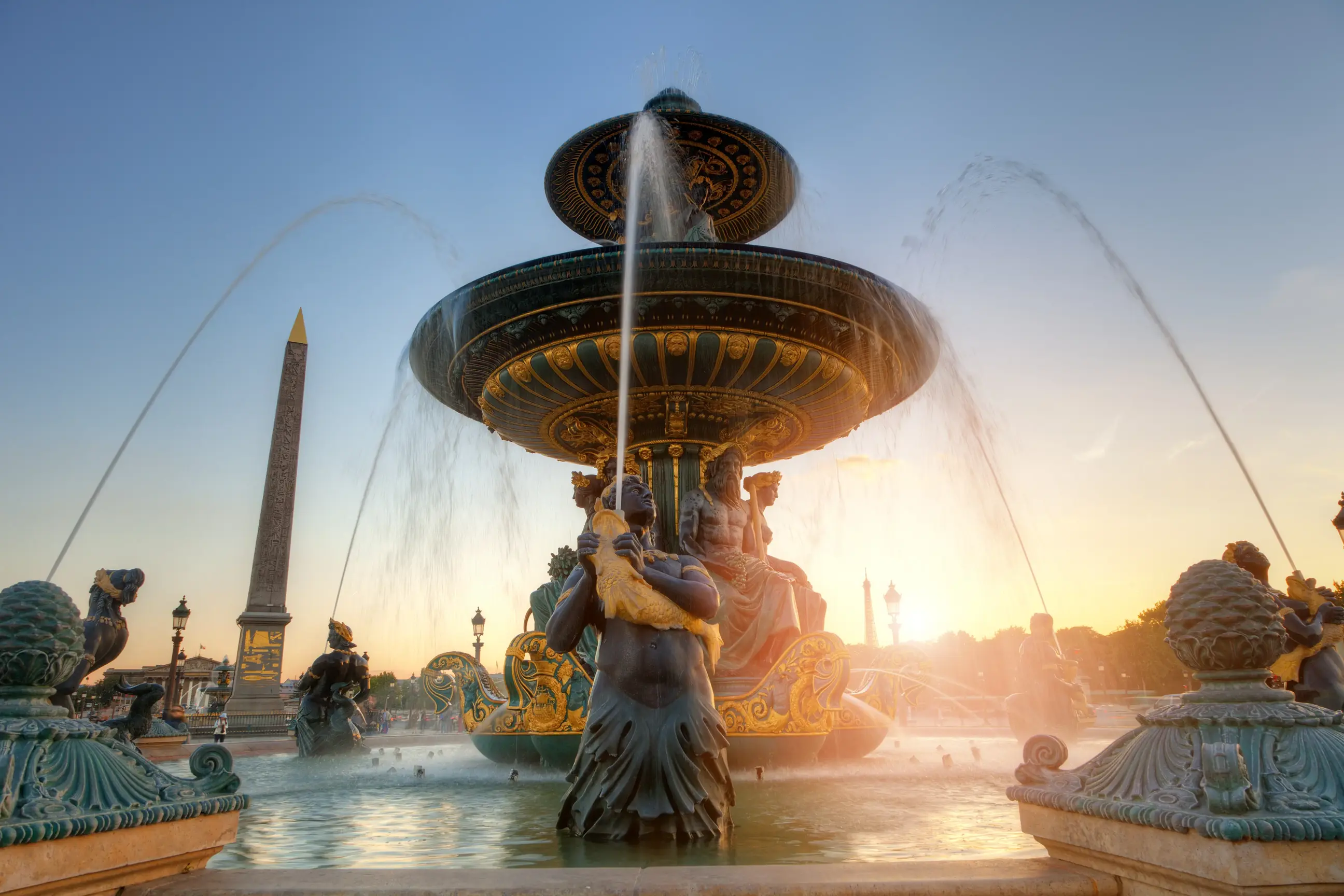 day-hero-fountain-in-place-de-la-concordeparis-france.webp