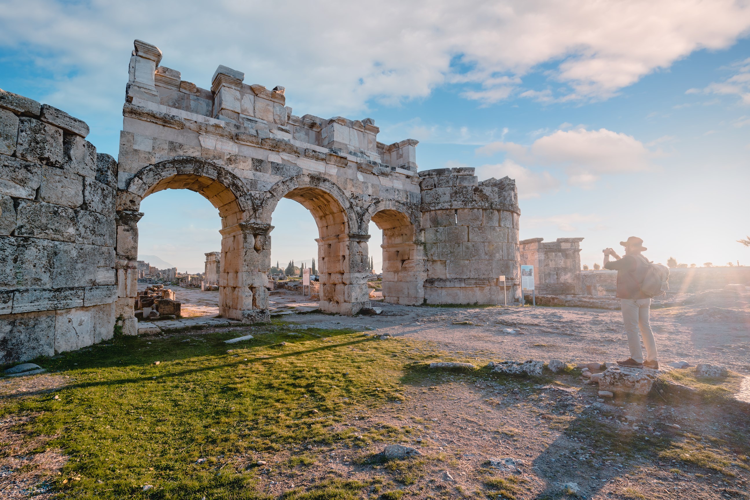 ancient-ruins-in-hierapolis-pamukkale-turkey.jpg