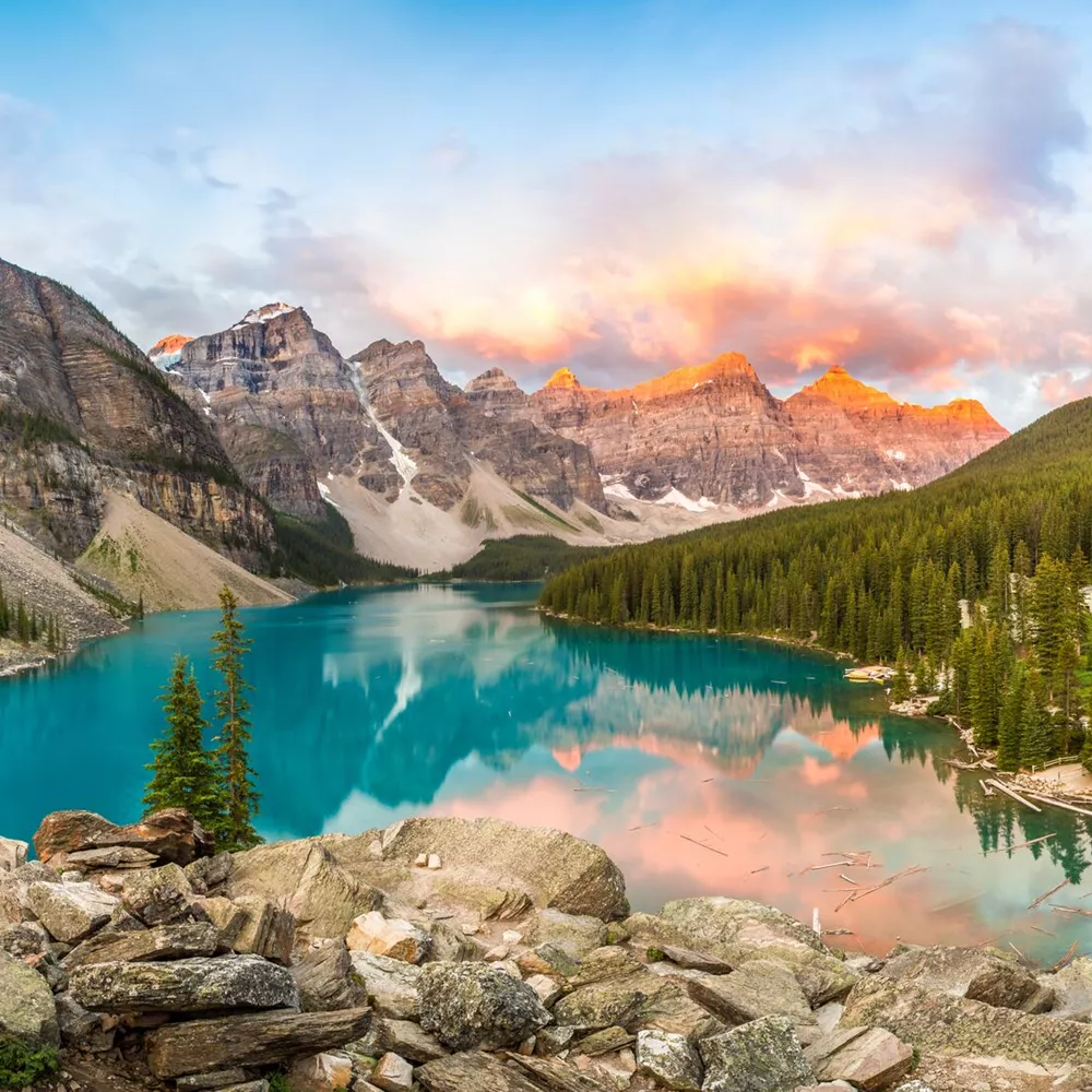 Moraine Lake in Banff National Park in Alberta, Canada 