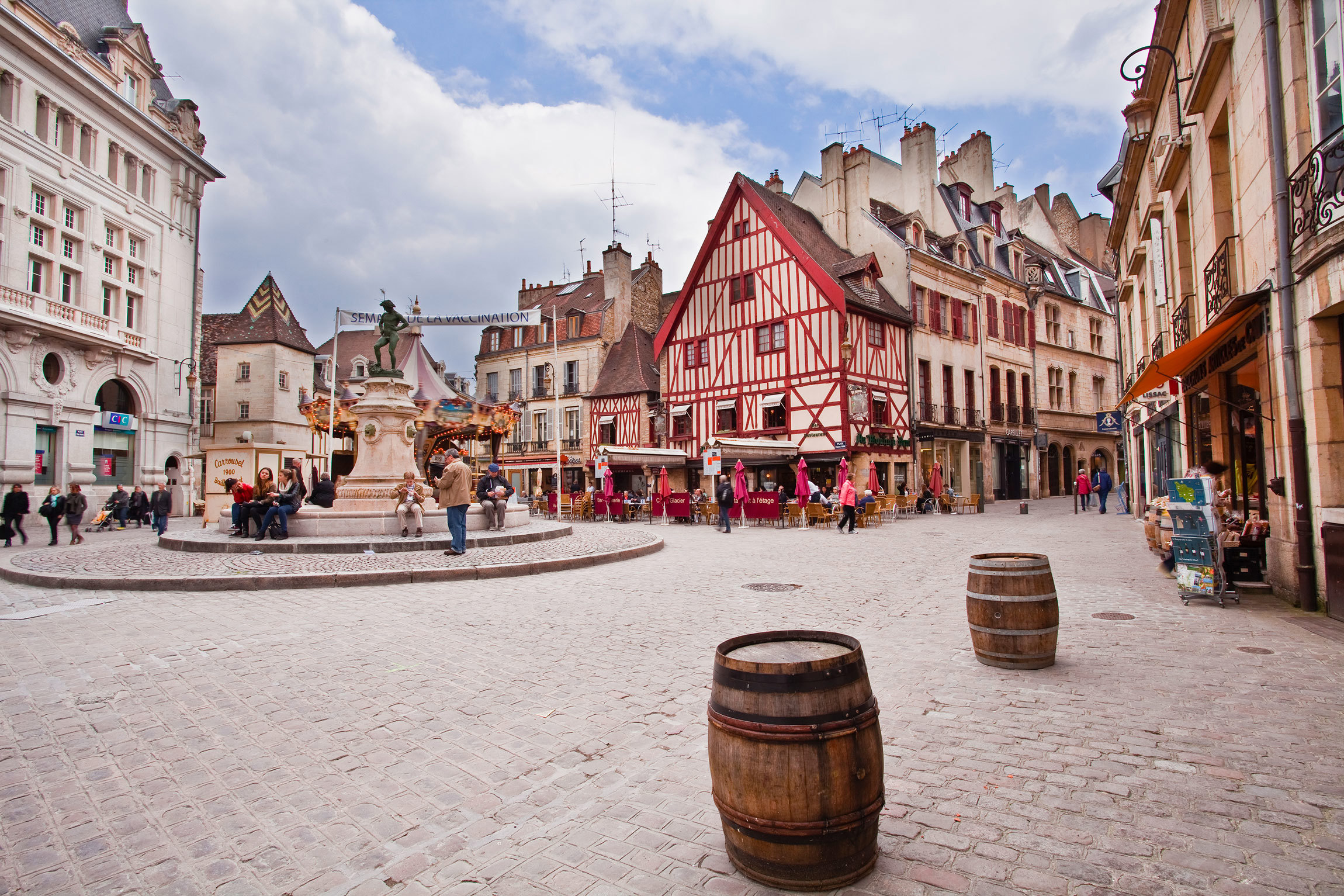 bustling-place-francois-rude-dijon-france.jpg