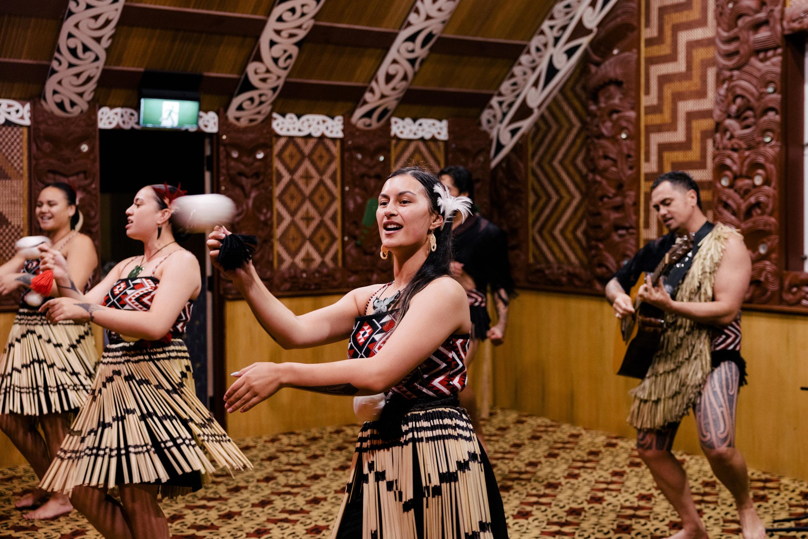 te-puia-cultural-performance-rotorua-new-zealand.jpg
