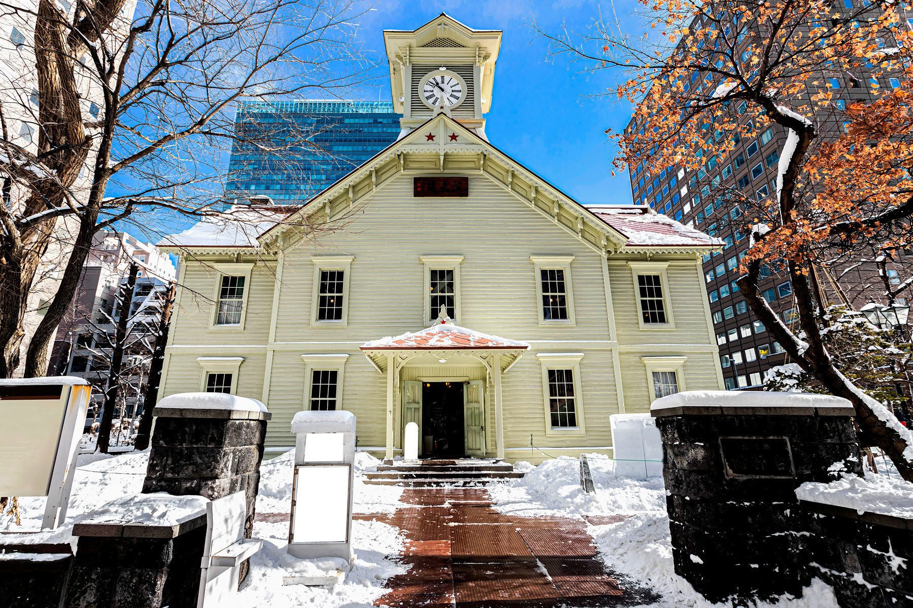sapporo-clock-tower-sapporo-hokkaido-japan.jpg