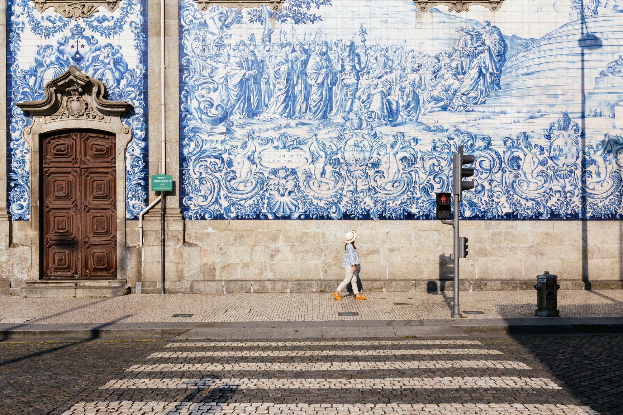 06_azulejos-wall-porto-portugal.jpg