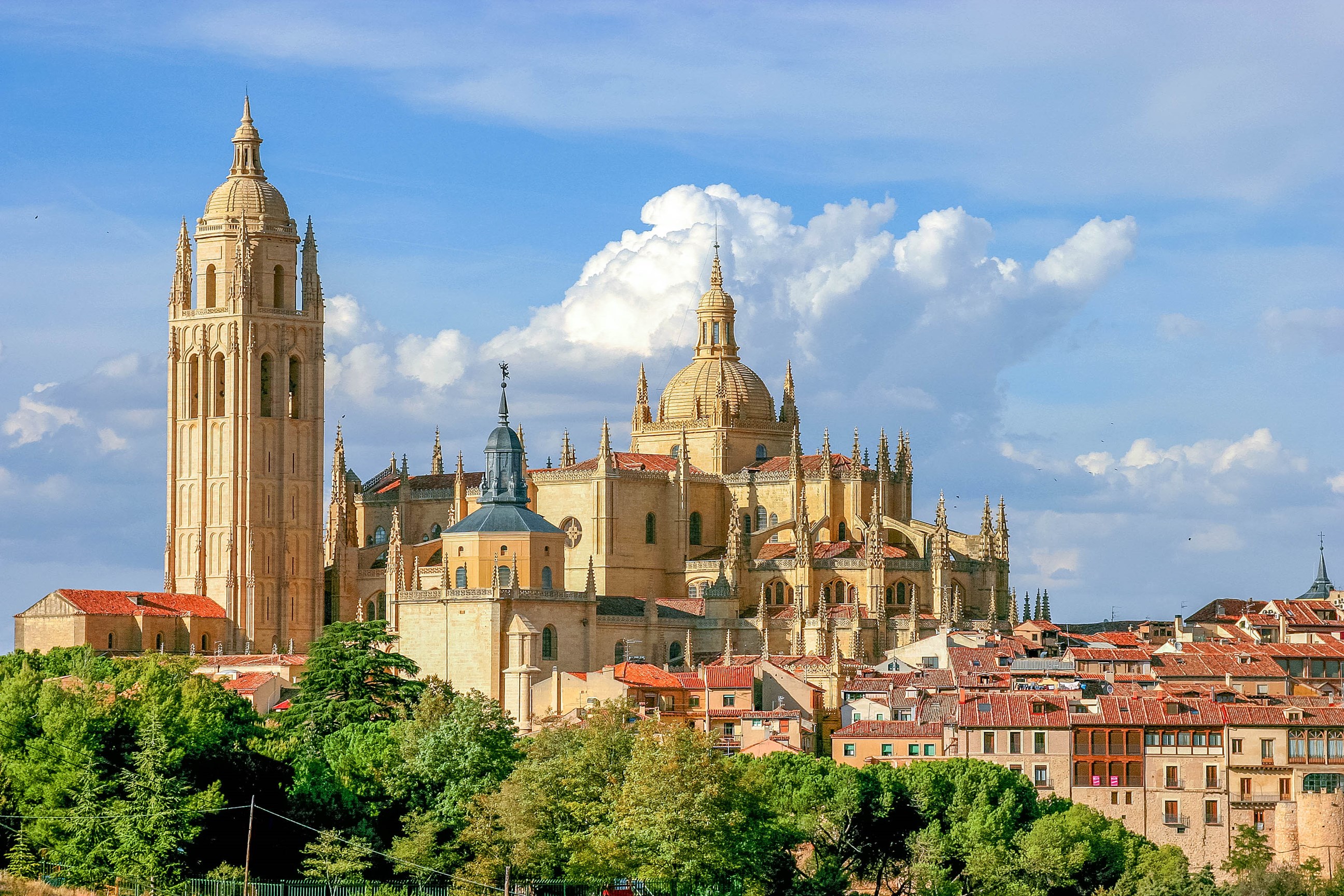 04_gothic-cathedral-segovia-spain.jpg