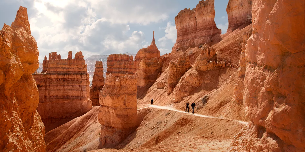 People walking in the Navajo Loop Trail in Bryce Canyon, Utah, USA