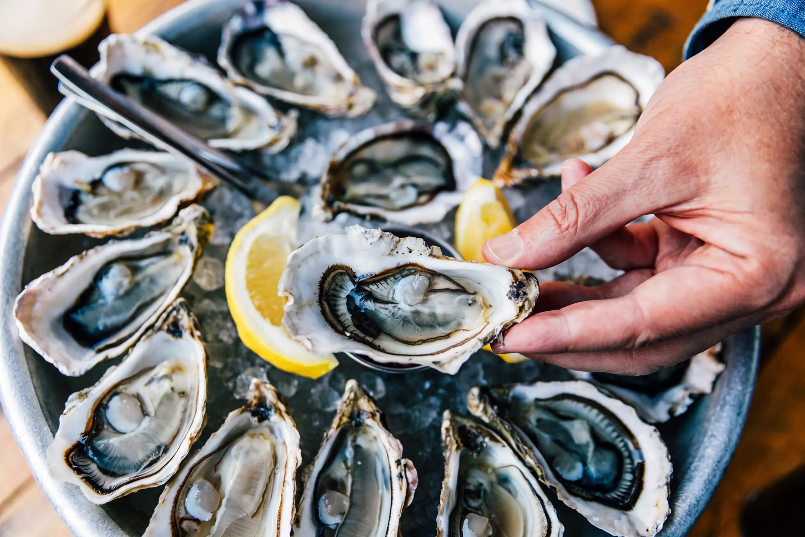 day-hero-fresh-oysters-mali-ston-croatia.webp