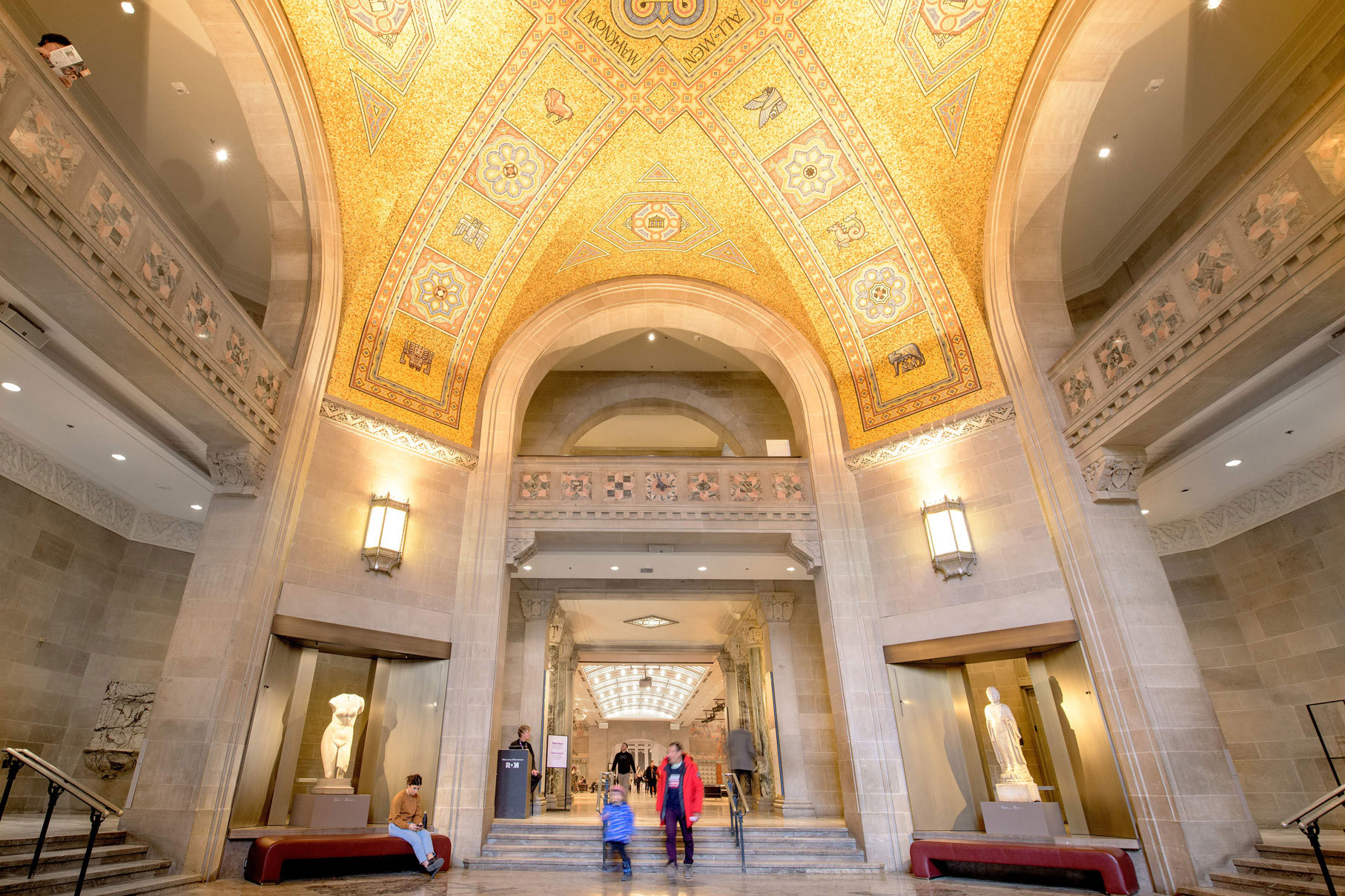 Visit The Royal Ontario Museum, Toronto, Ontario, Canada