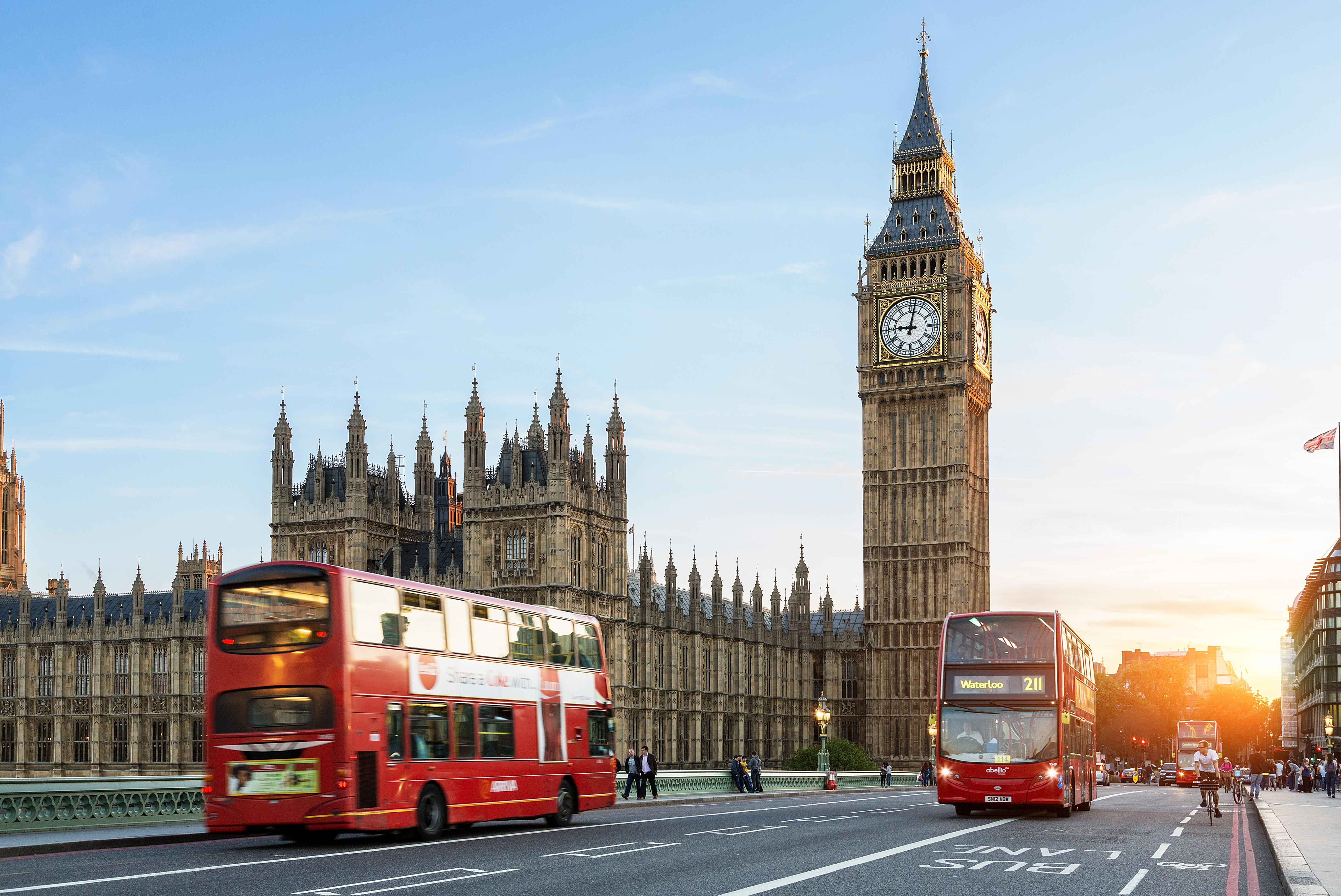 London Big Ben And Traffic On Westminster Bridge