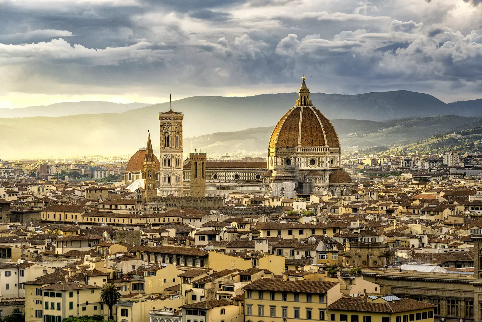 day-hero-sunset-cityscape-santa-maria-nouvelle-duomo-florence-italy.webp