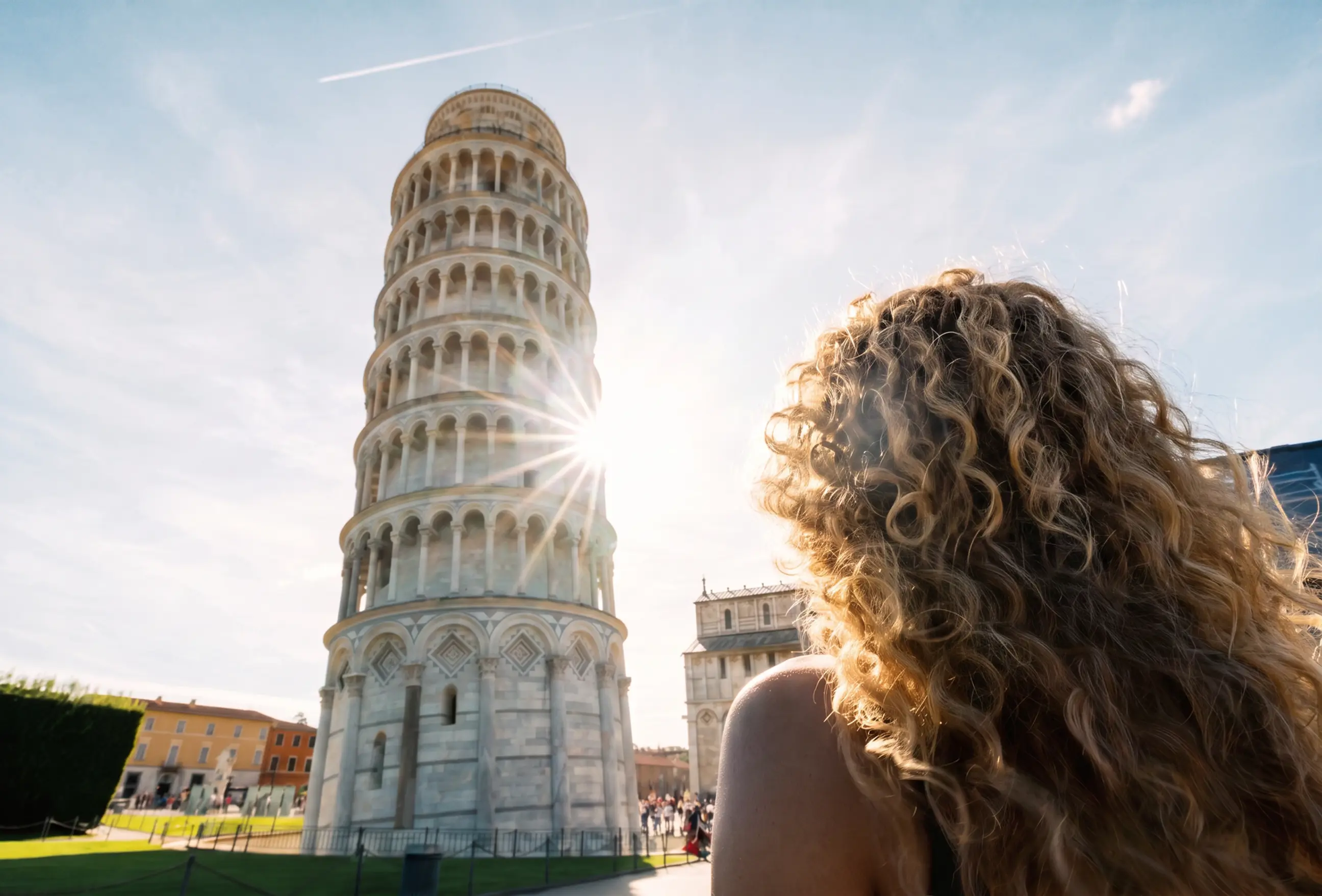 day-hero-tourist-visiting-the-tower-pisa-italy.webp