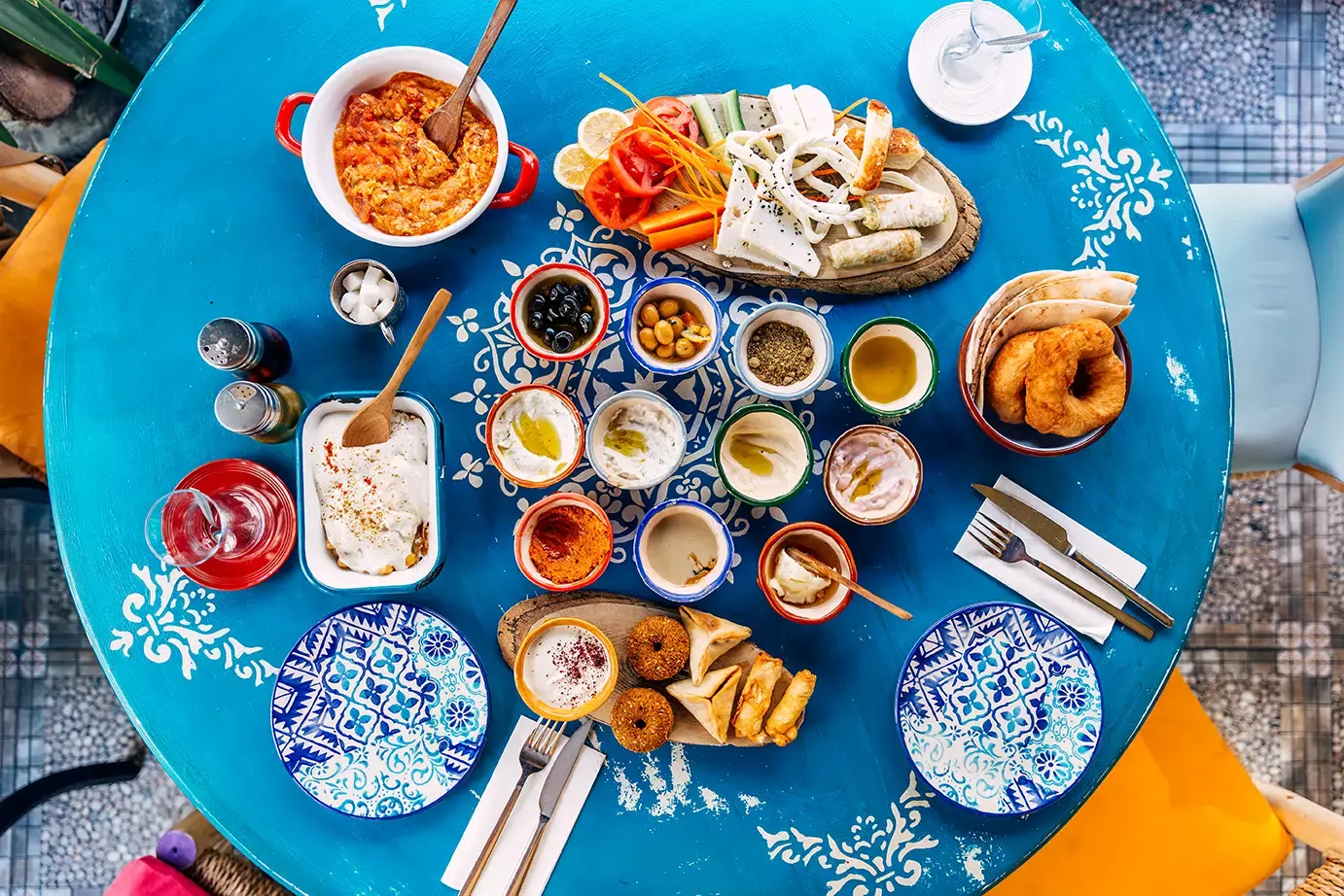 turkish-meze-cooking-class-istanbul-turkey-gettyimages-2203265833.webp