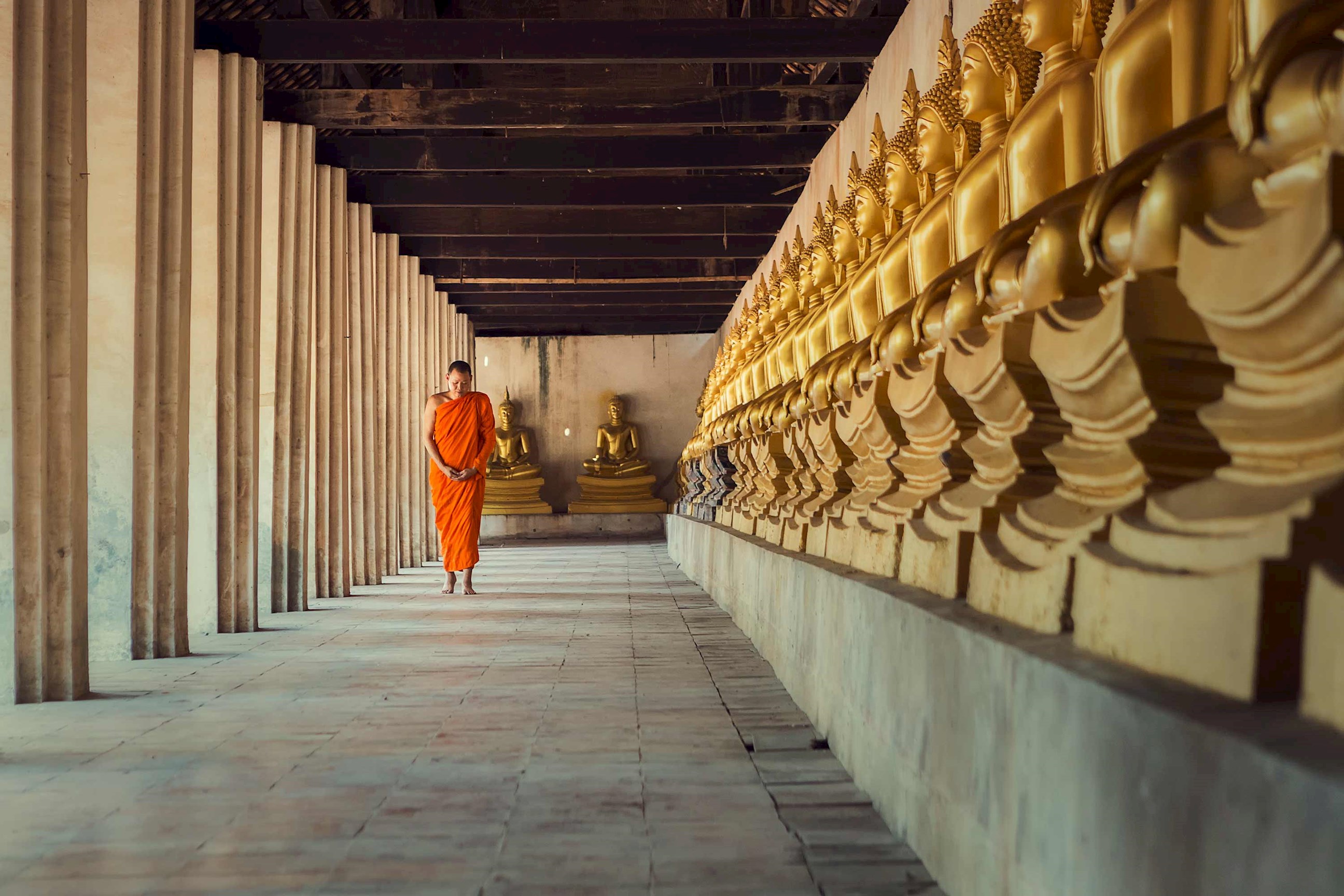 monk-temple-ayutthaya-thailand.jpg
