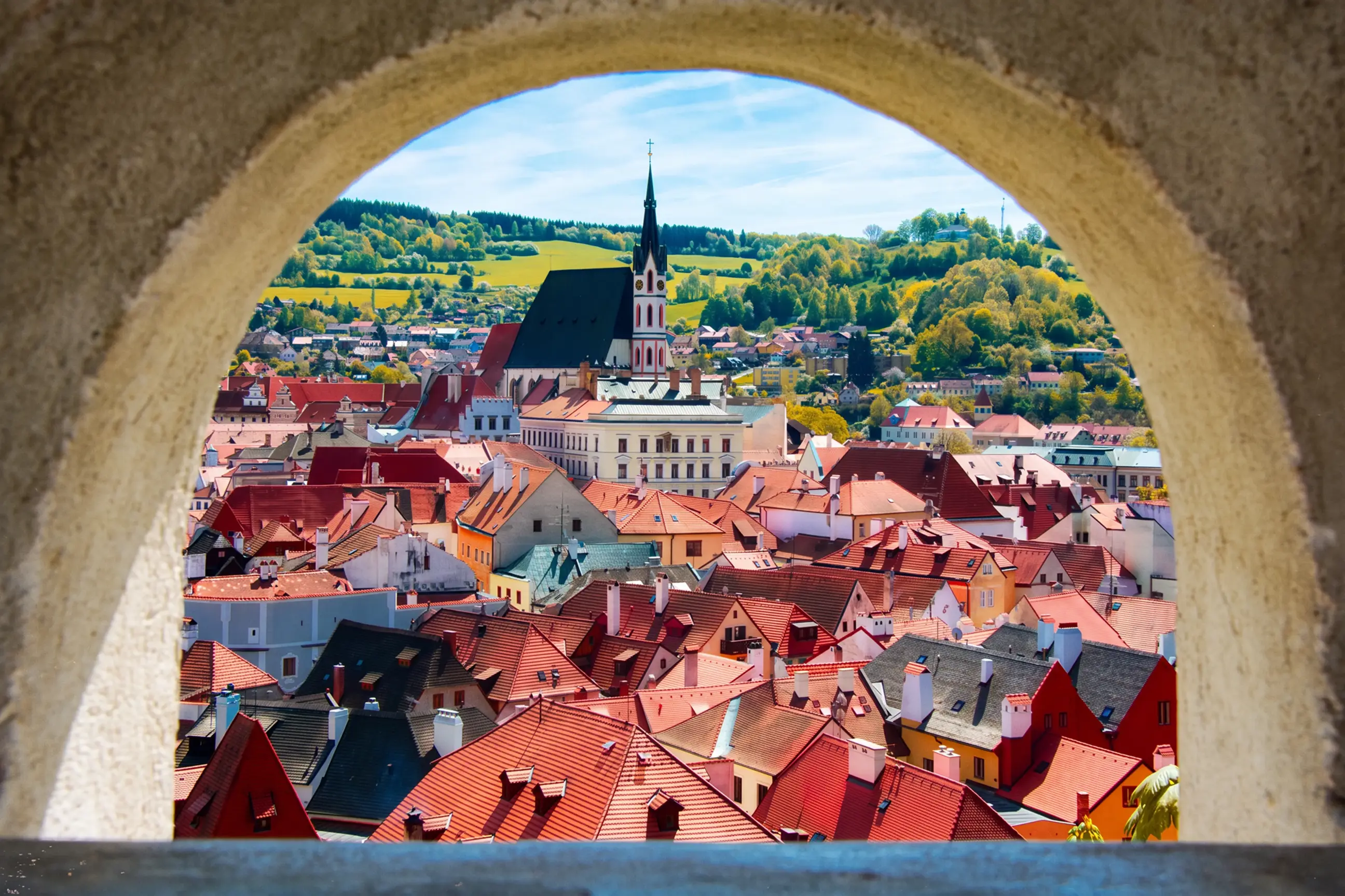 day-hero-archway-of-cesky-krumlov-czech-republic.webp