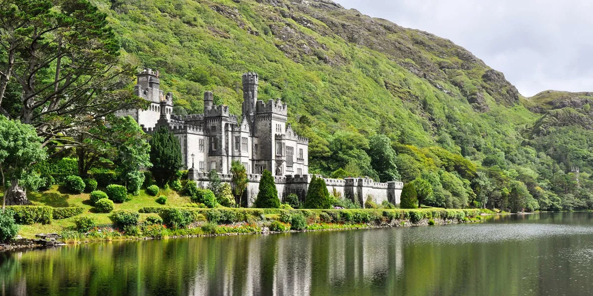 Castles and Manors Guided Tour