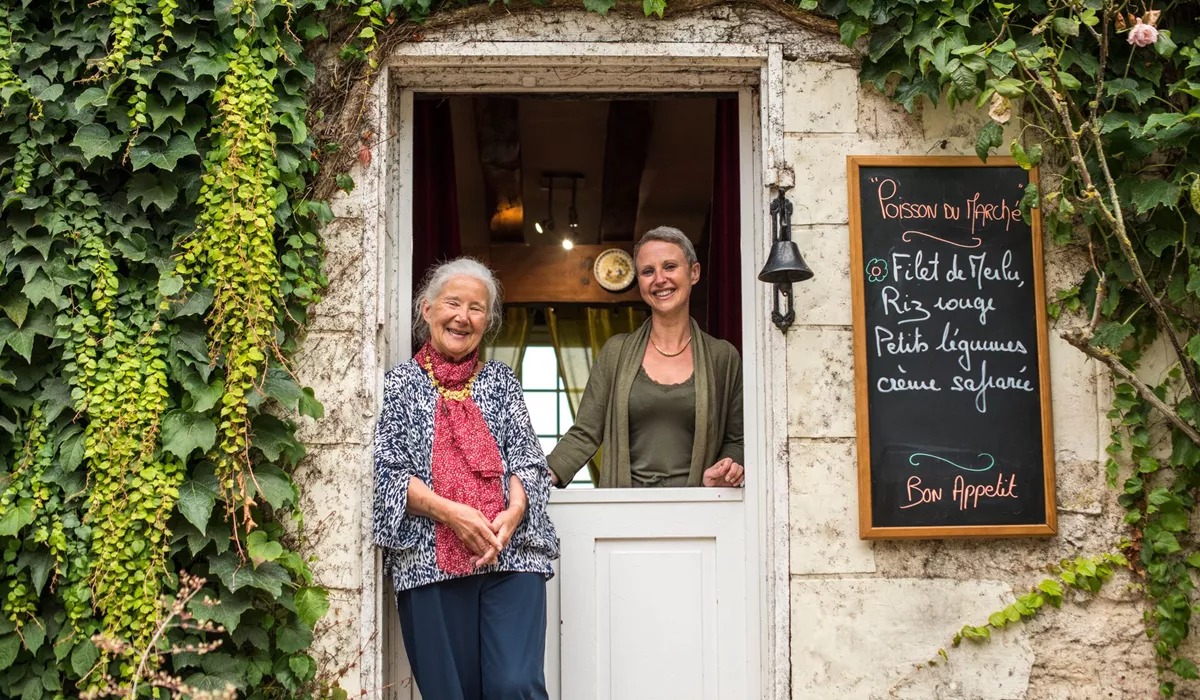 BMG hosts in France, Beatrice and Alexandra