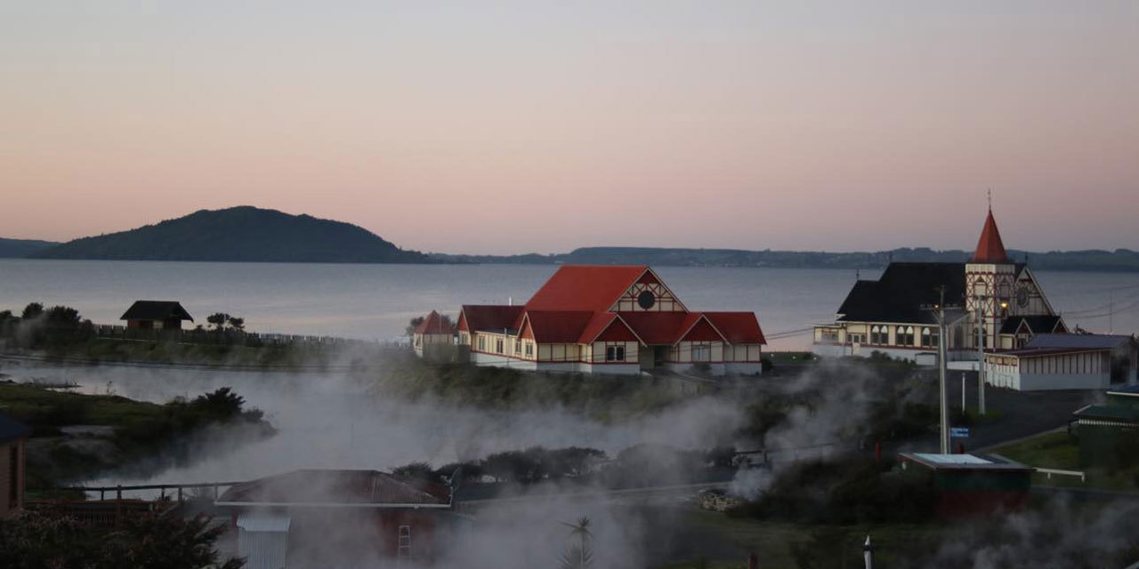maori-village-of-ohinemutu-rotorua.jpg