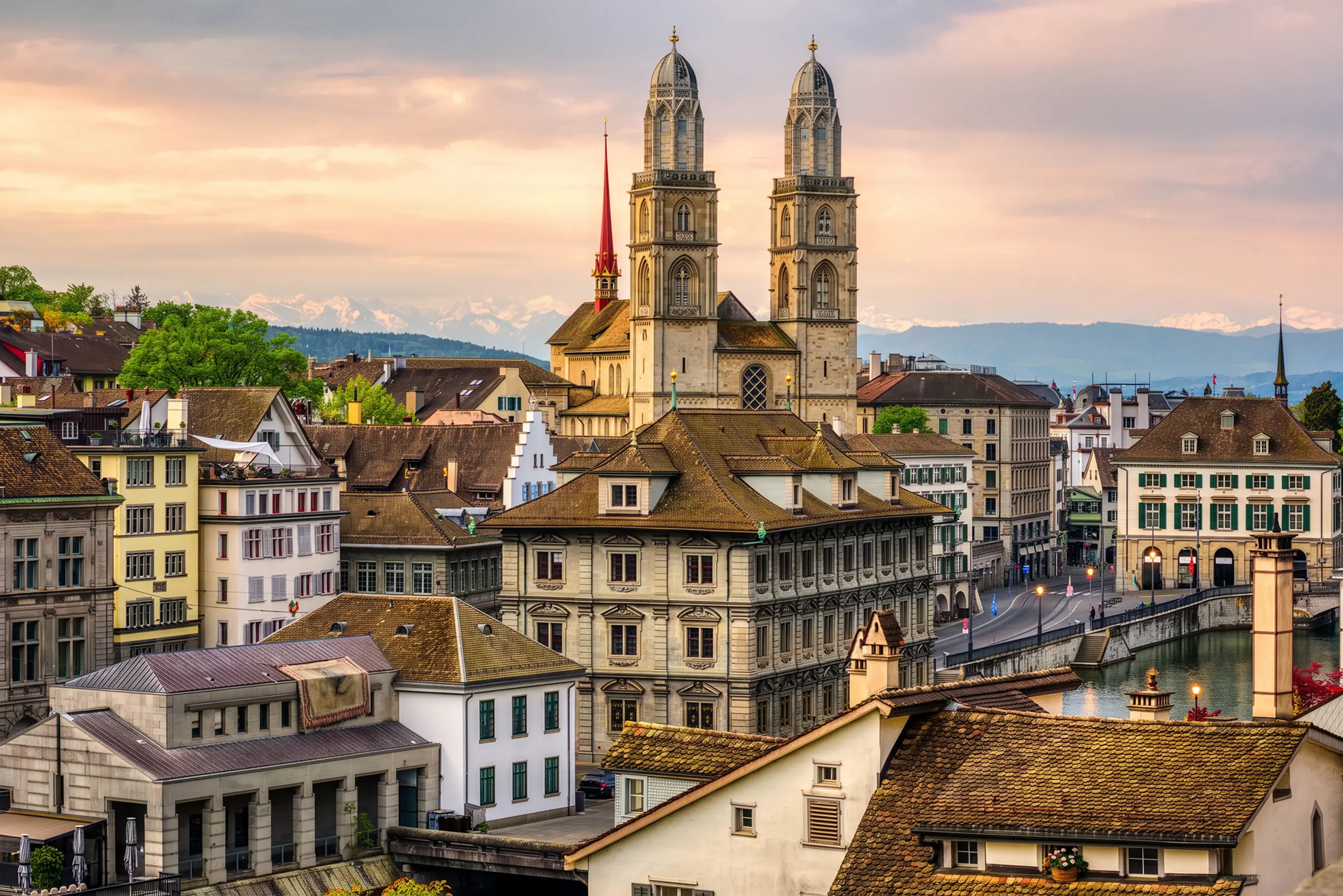 day-hero-zurich-cathedral-and-old-town-switzerland-1444798101.webp