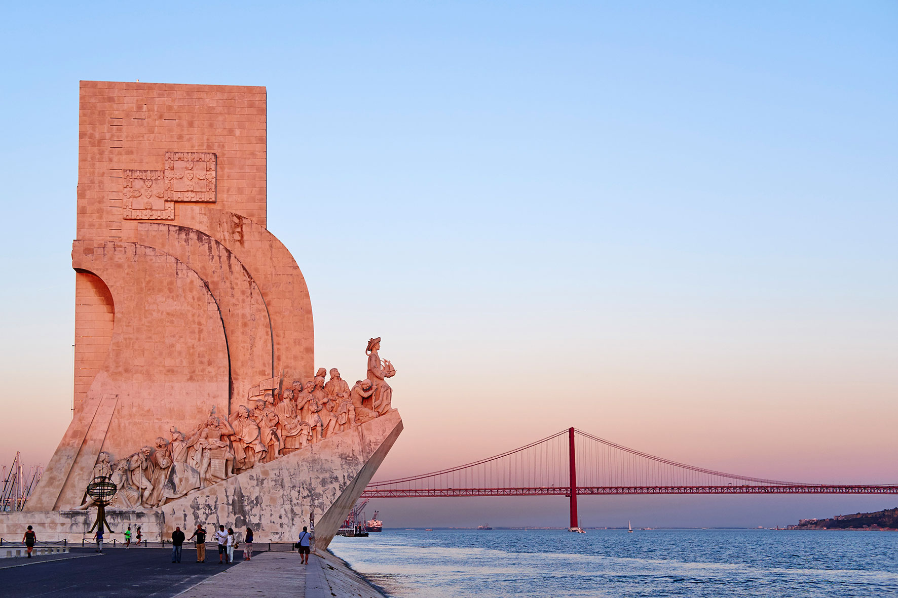 monument-discoveries-tagus-lisbon-portugal.jpg