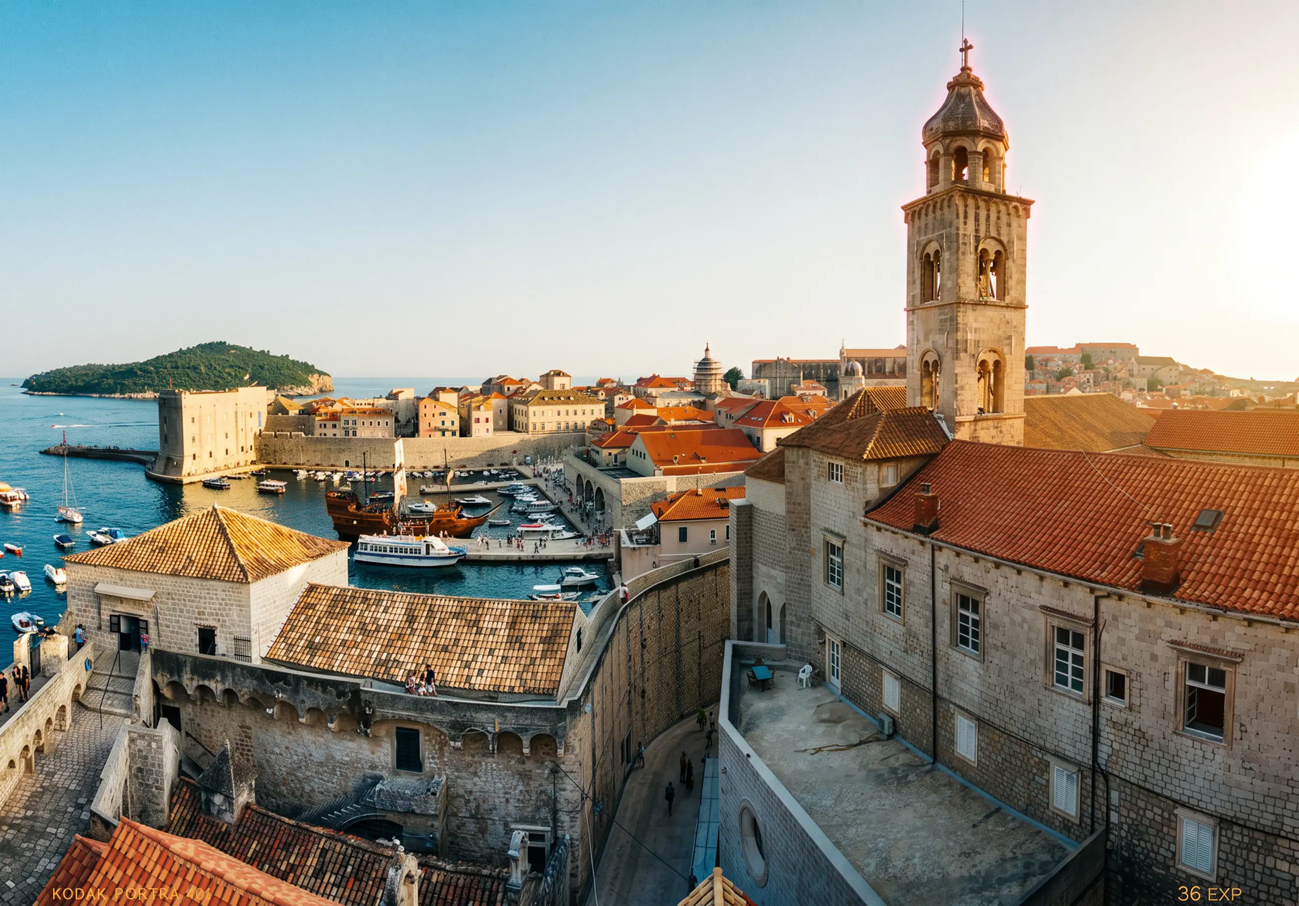day-hero-city-harbour-of-the-old-town-of-dubrovnik-croatia.webp
