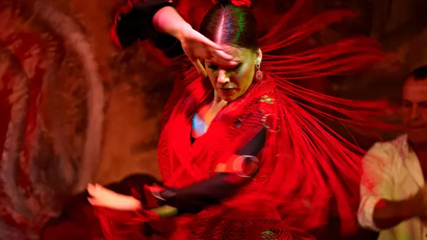 Large Flamenco Dance In Seville 134433137 (1)