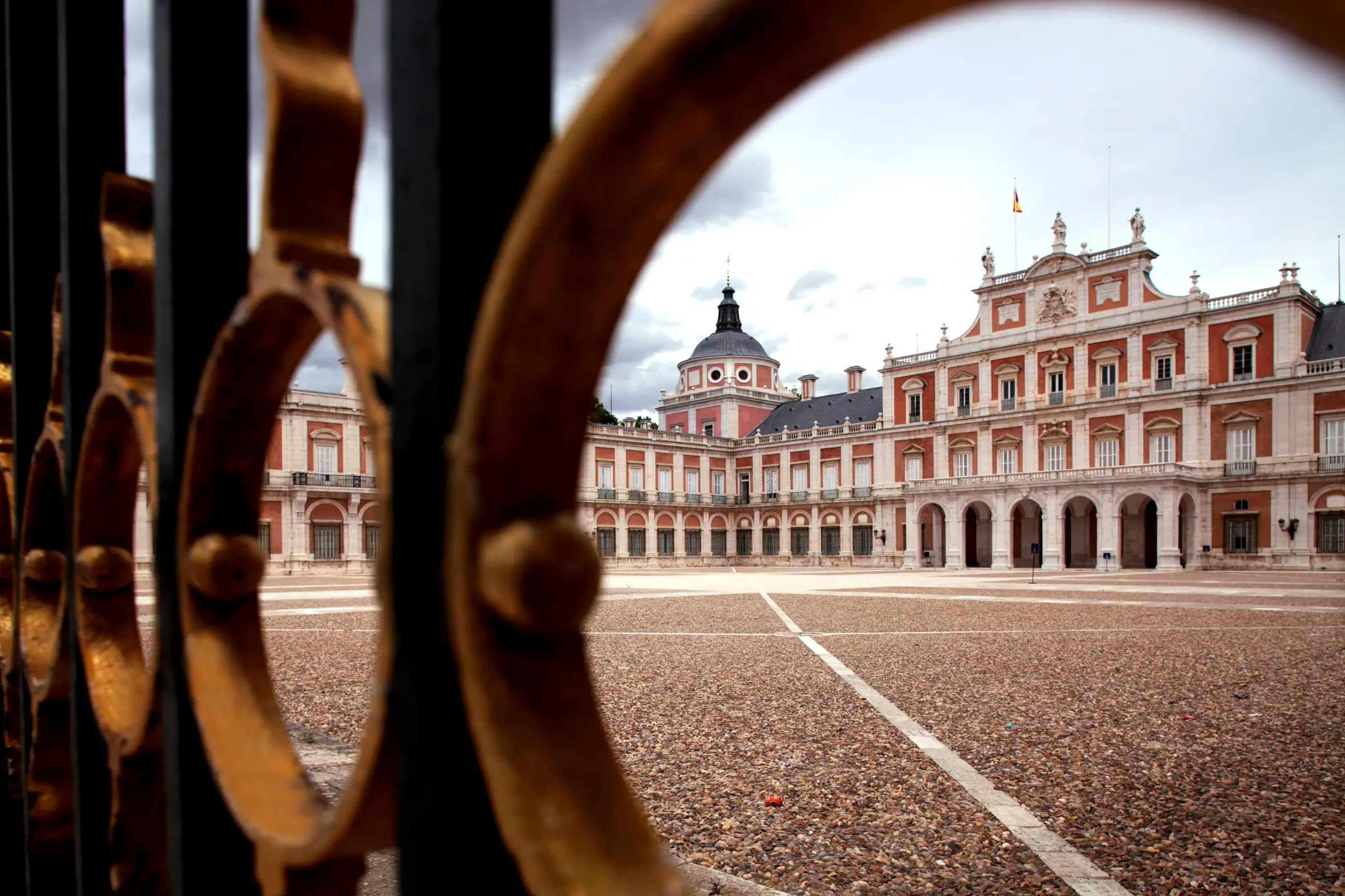 day-hero-royal-palace-of-aranjuez-madrid-spain.webp
