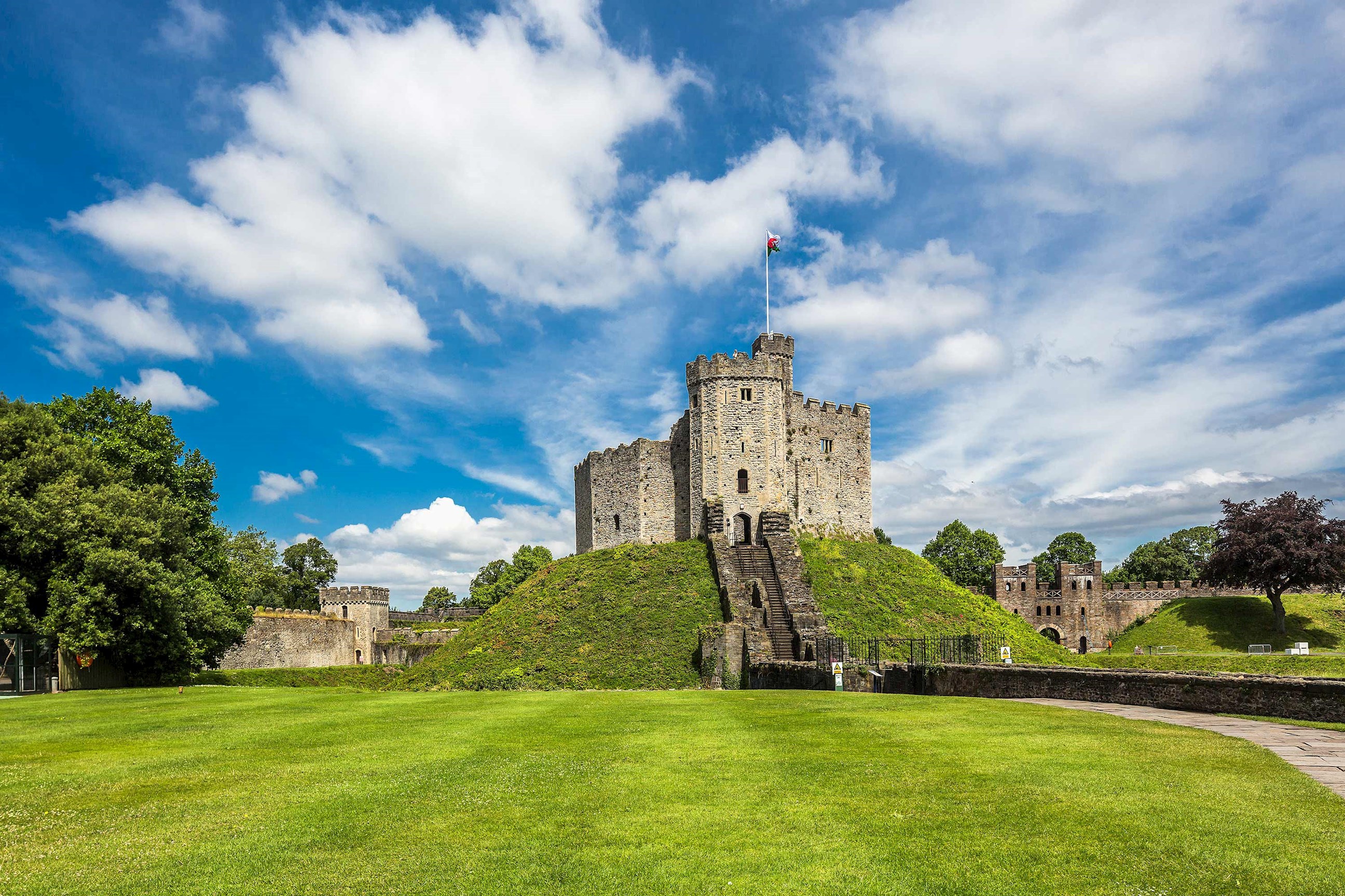 cardiff-castle-tour-cardiff-wales.jpg