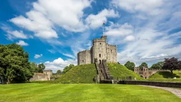 cardiff-castle-tour-cardiff-wales.jpg