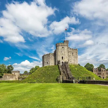 cardiff-castle-tour-cardiff-wales.jpg