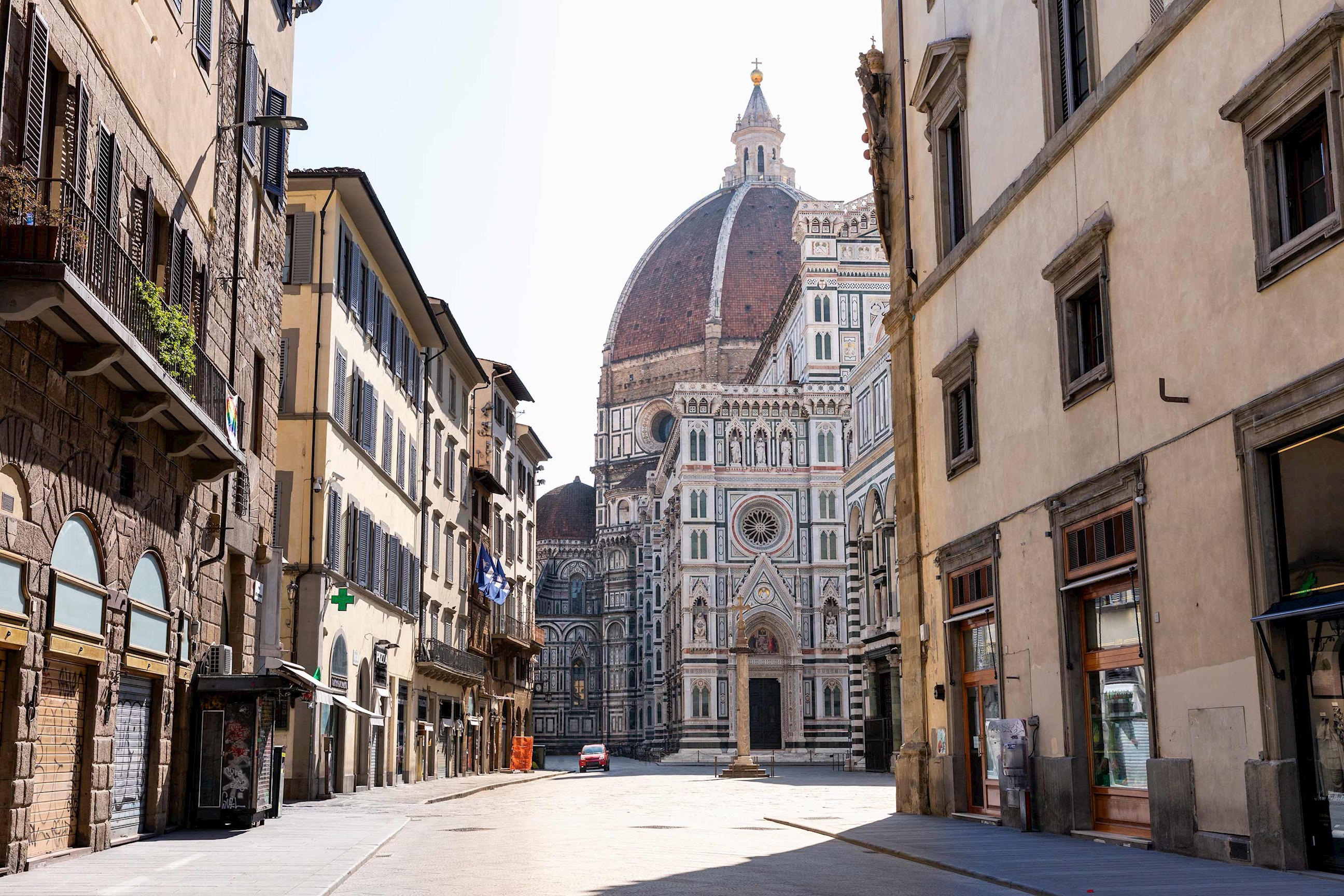 street-duomo-di-santa-maria-del-fiore-florence-italy.jpg
