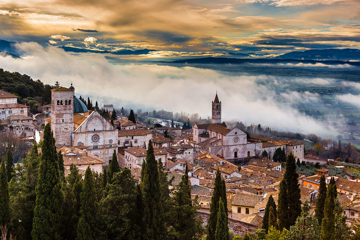 assisi-cathedral-and-basilica-of-saint-clare-assisi-italy.jpg