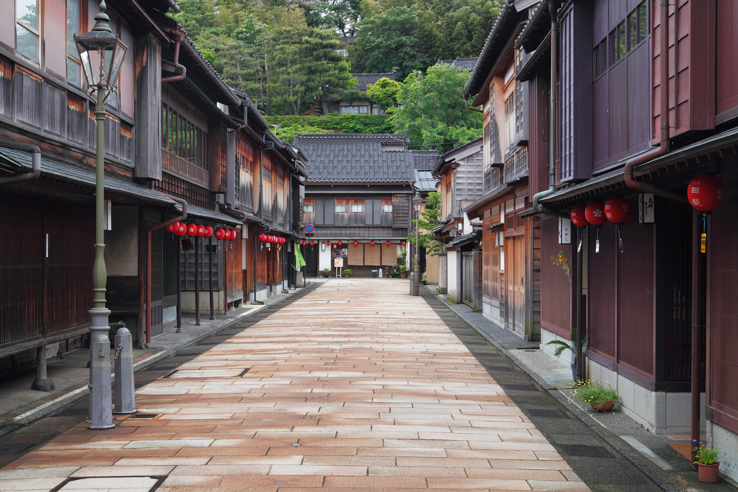 higashi-chaya-district-kanazawa-japan.jpg