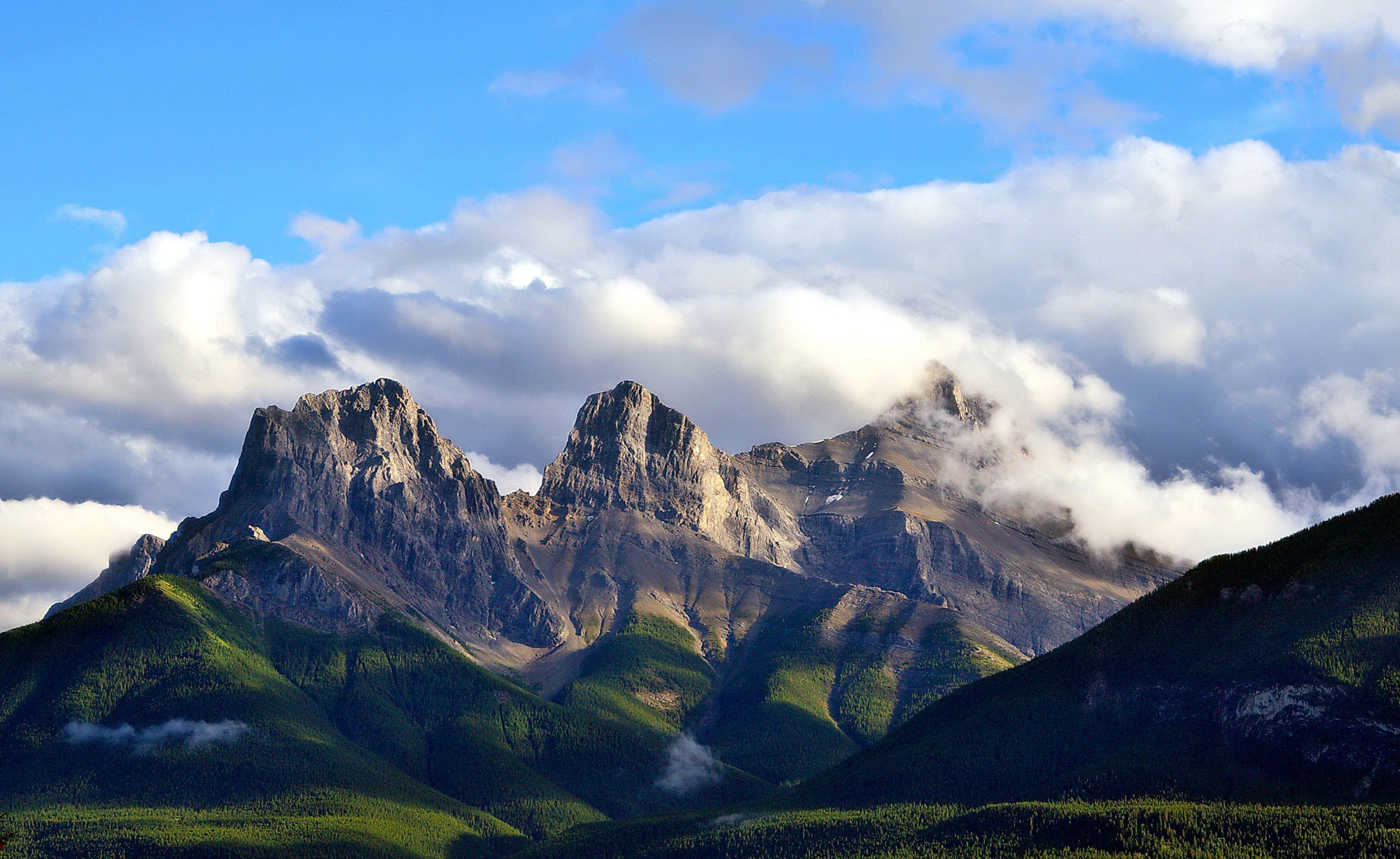 explore-banff-national-park-alberta-canada.jpg
