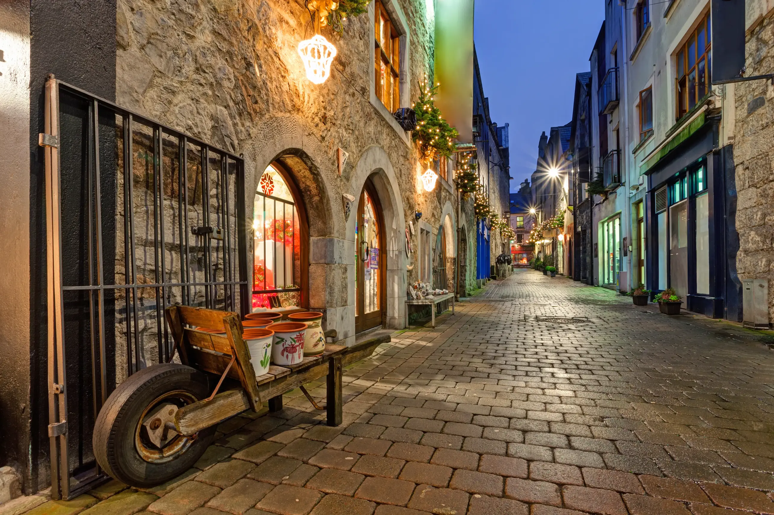 day-hero-old-city-galway-ireland-161826692.webp