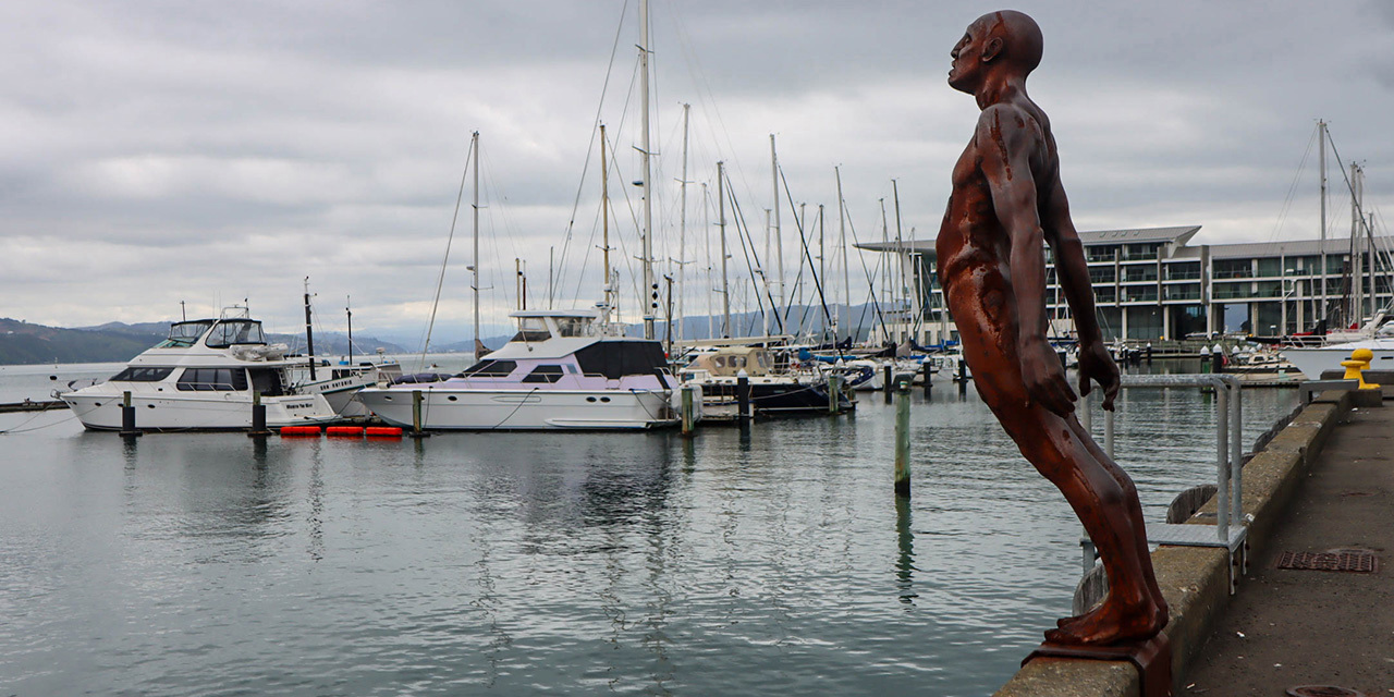 wellington-harbour-with-statue-of-lady-credit-max-patte-day-6.jpg